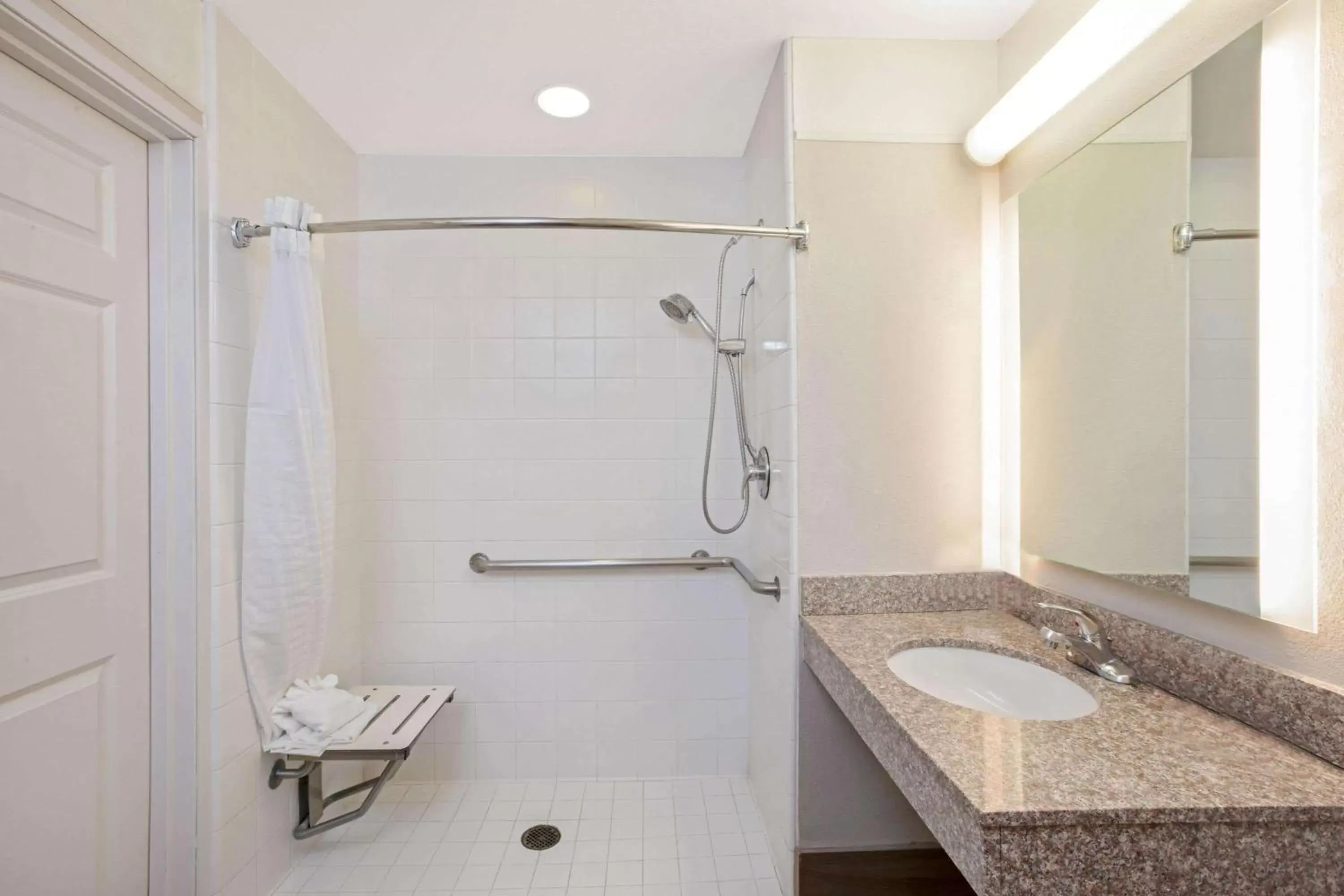 Shower, Bathroom in La Quinta by Wyndham Modesto Salida