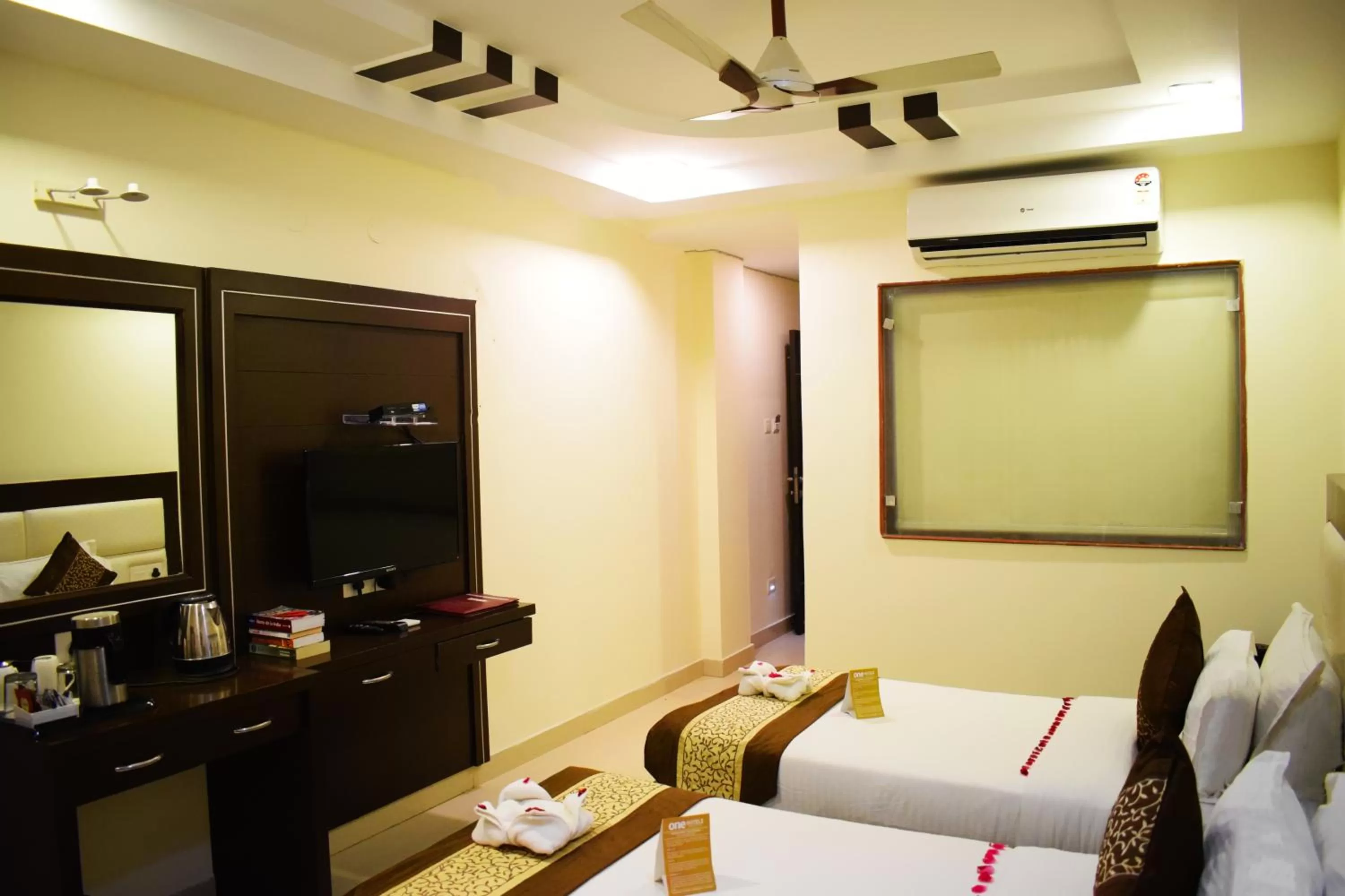 Communal lounge/ TV room, Bed in Green View by Green Tree Hotels