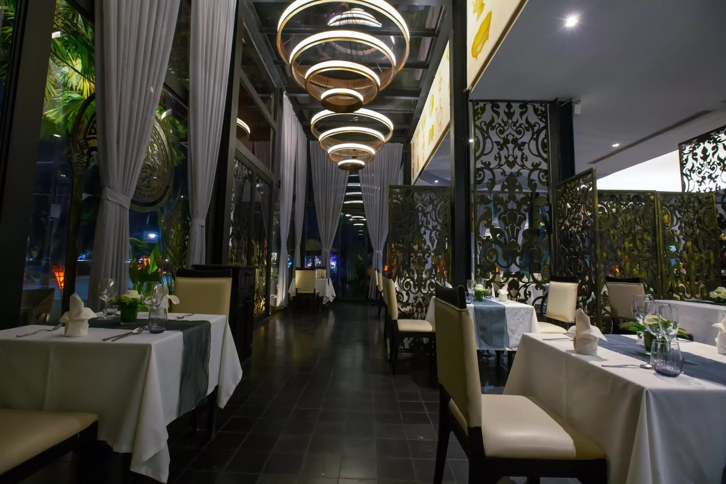 Restaurant/Places to Eat in Lynnaya Urban River Resort