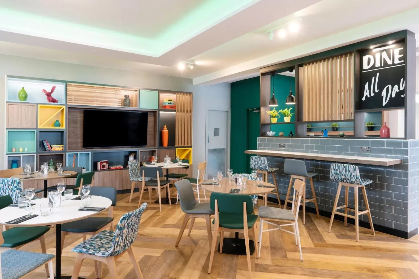 Restaurant/Places to Eat in Holiday Inn Gloucester - Cheltenham, an IHG Hotel