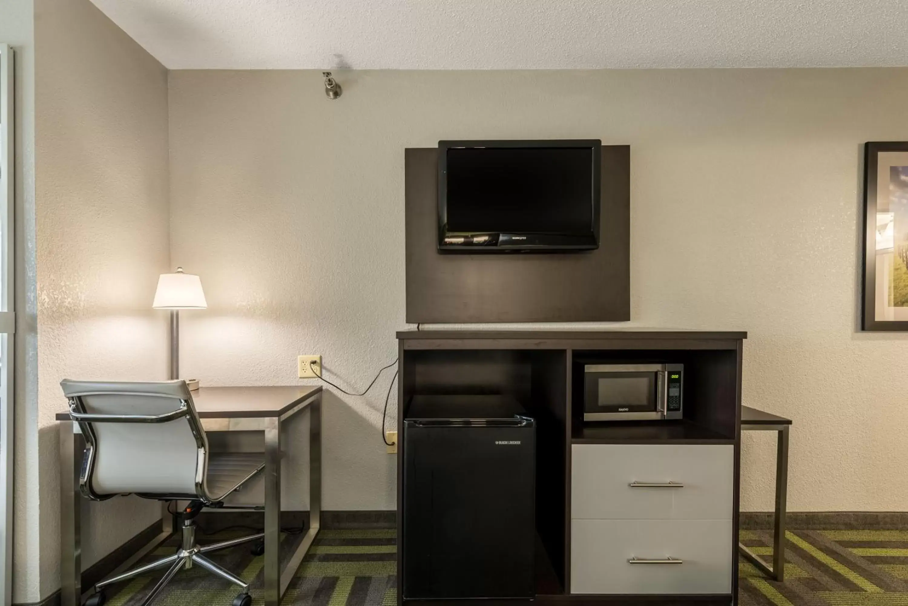 TV/Entertainment Center in Quality Inn Grove City - Columbus South