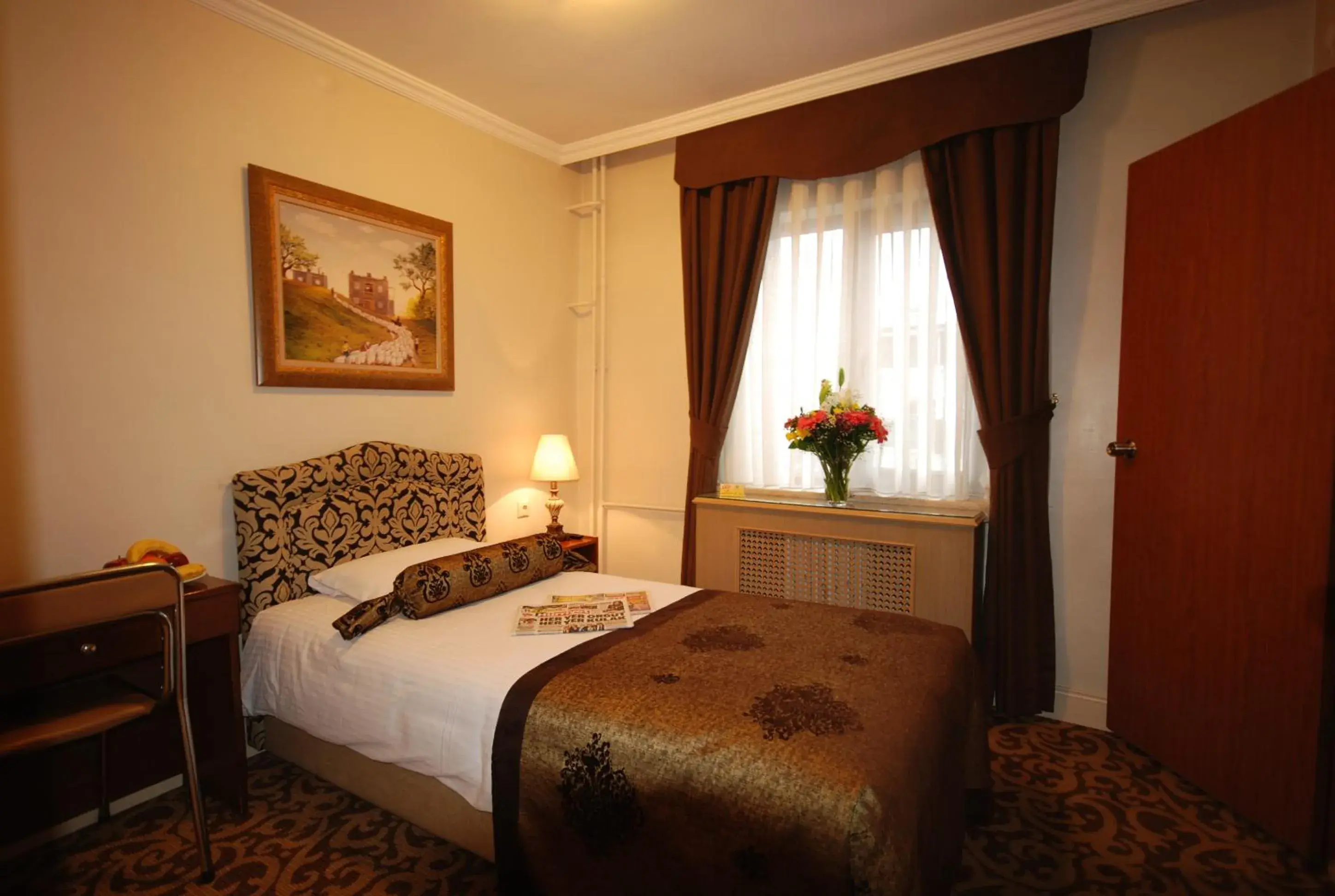 Bedroom, Bed in Hotel Mithat