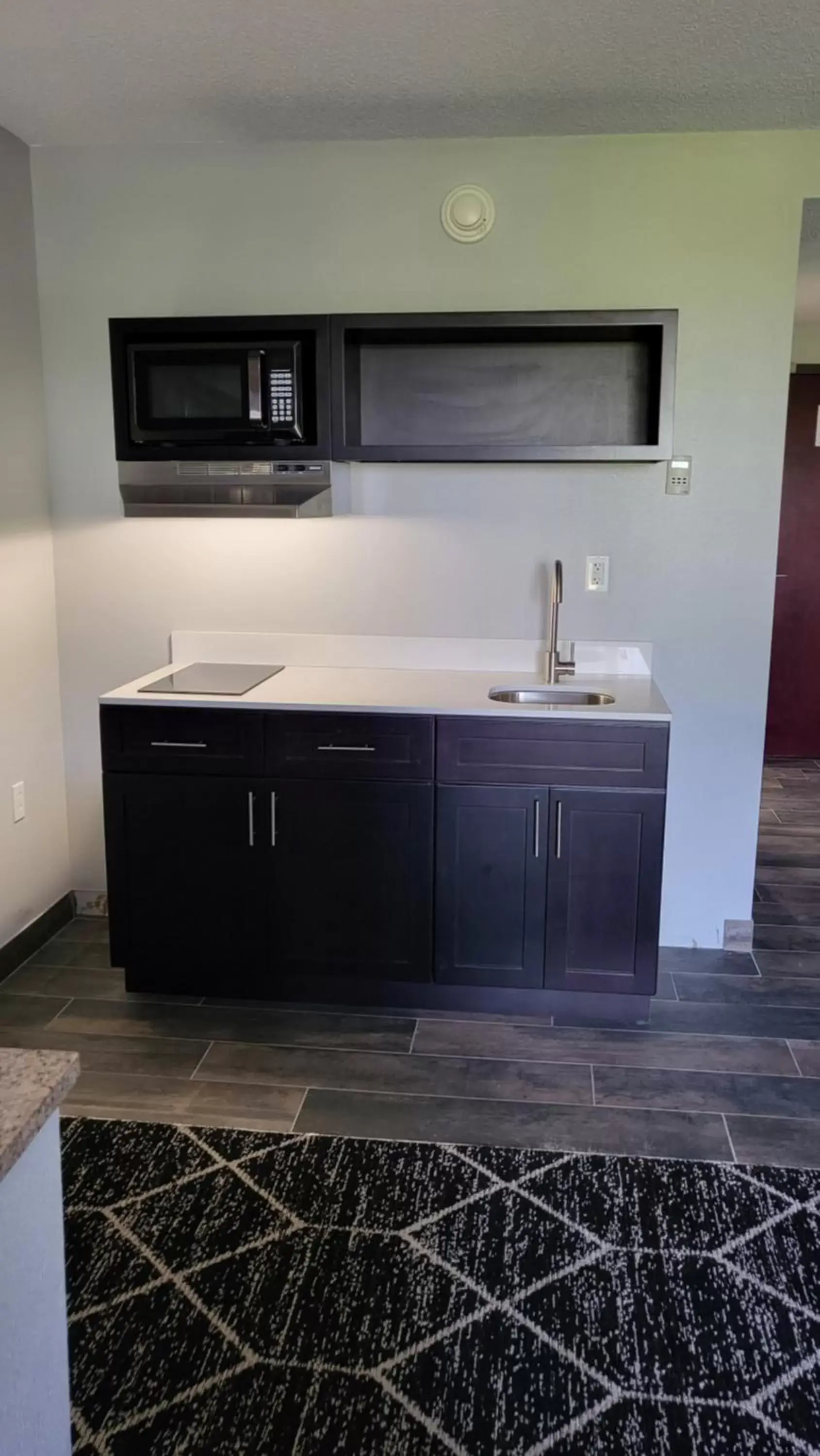 Kitchen or kitchenette, Bathroom in The George NY