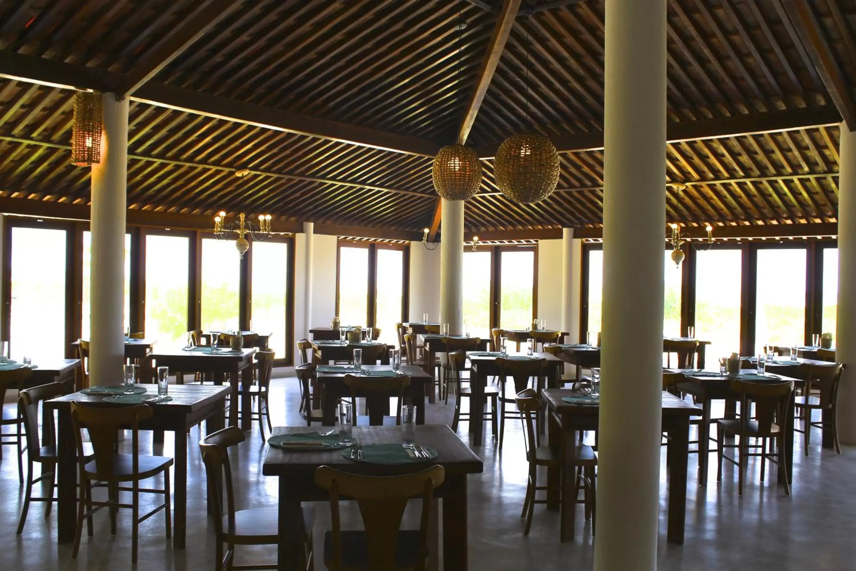 Restaurant/Places to Eat in Anga Hotel