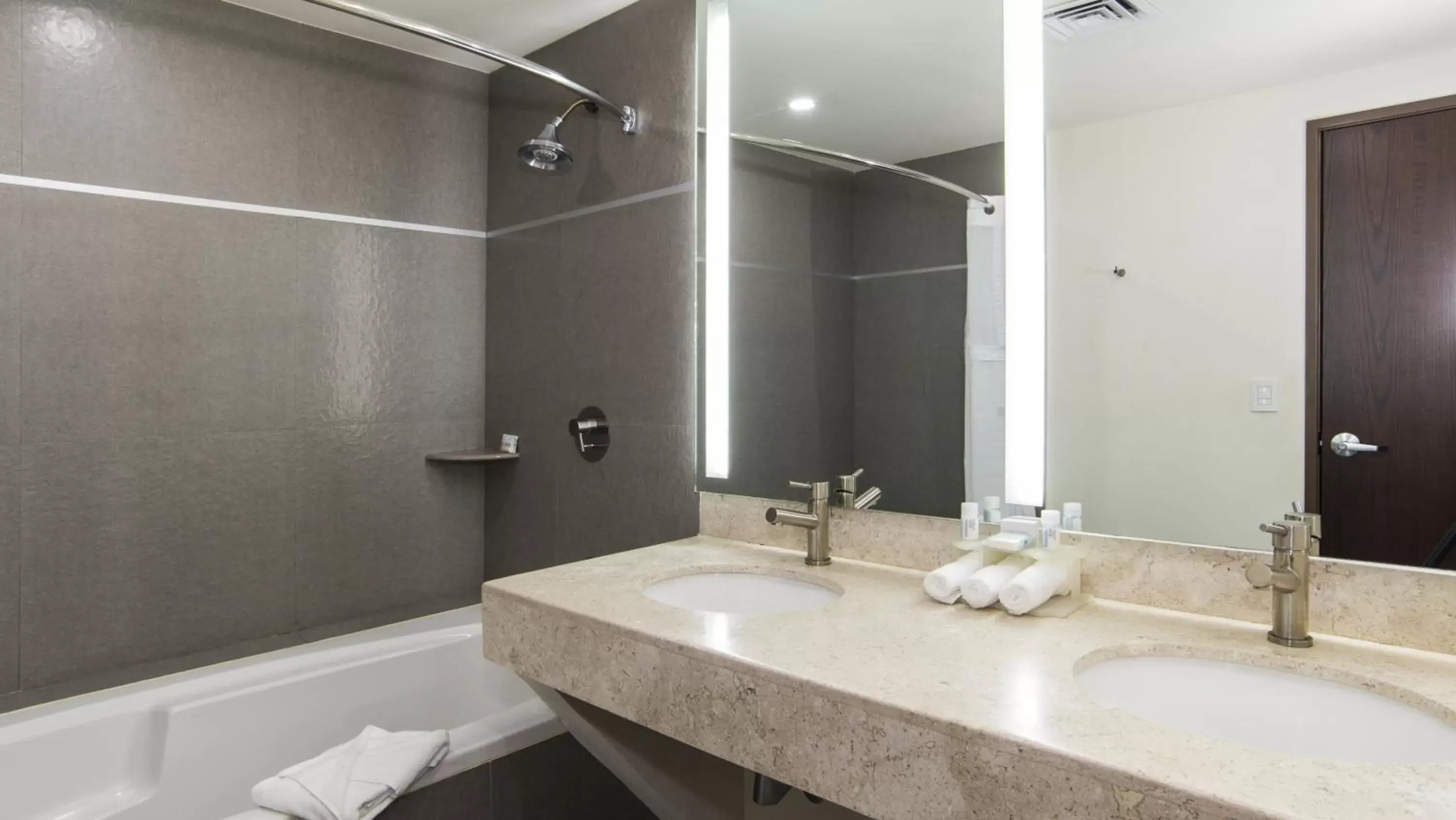 Bathroom in Holiday Inn Express Culiacan, an IHG Hotel