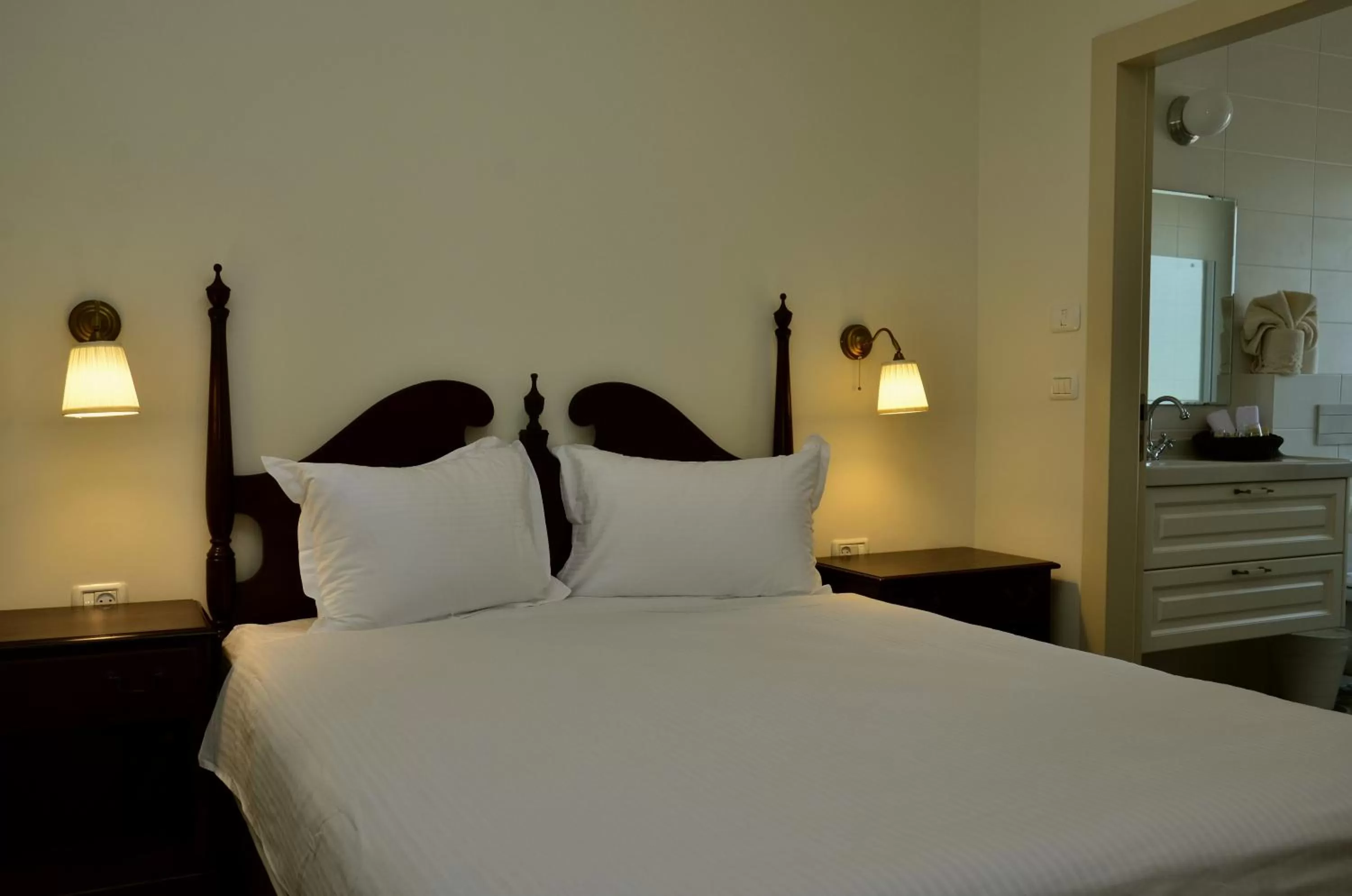 Bedroom, Bed in HaBaronit