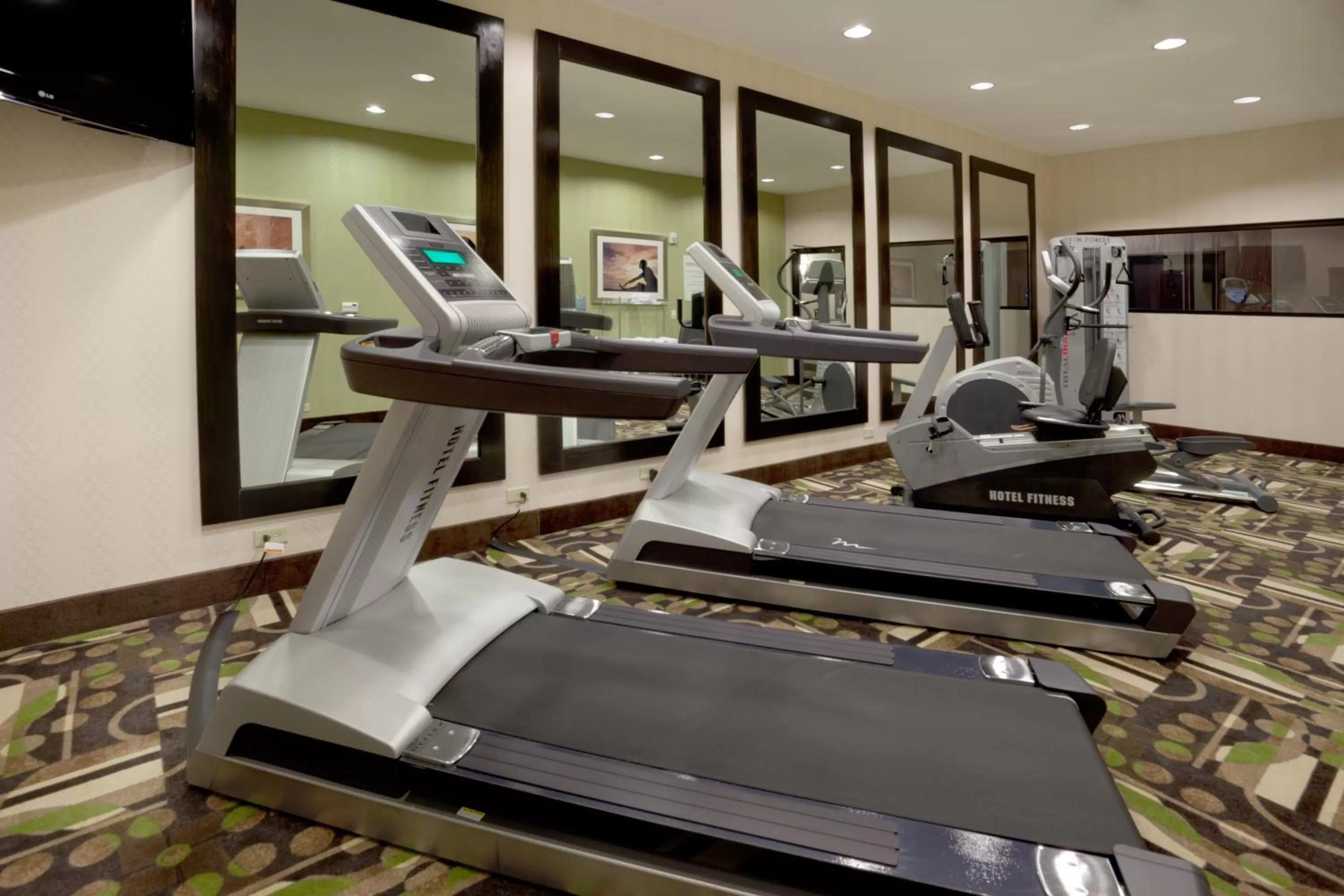 Spa and wellness centre/facilities in Holiday Inn Express Hotel & Suites Houston NW Beltway 8-West Road by IHG