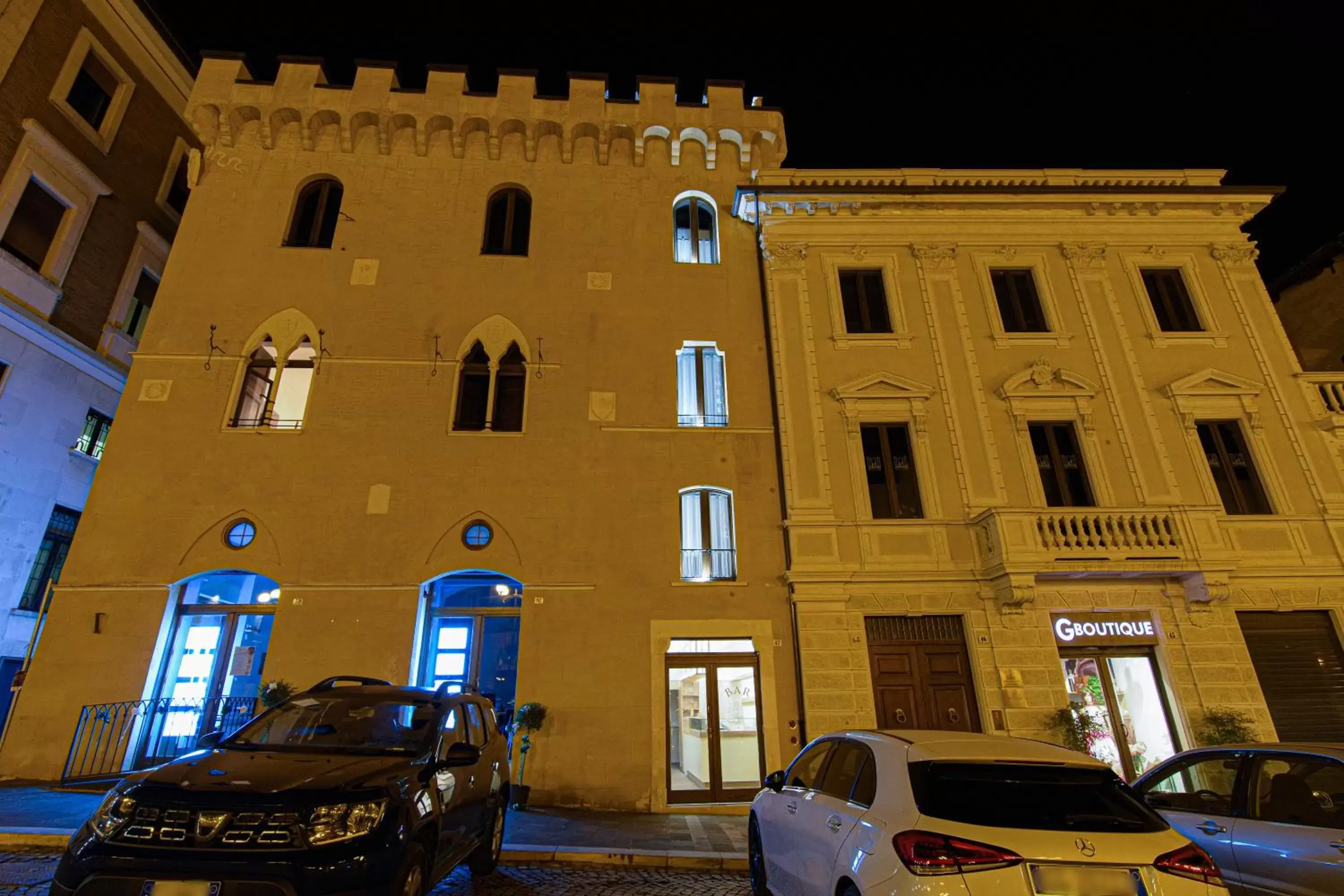 Property Building in Piazza del Mercato