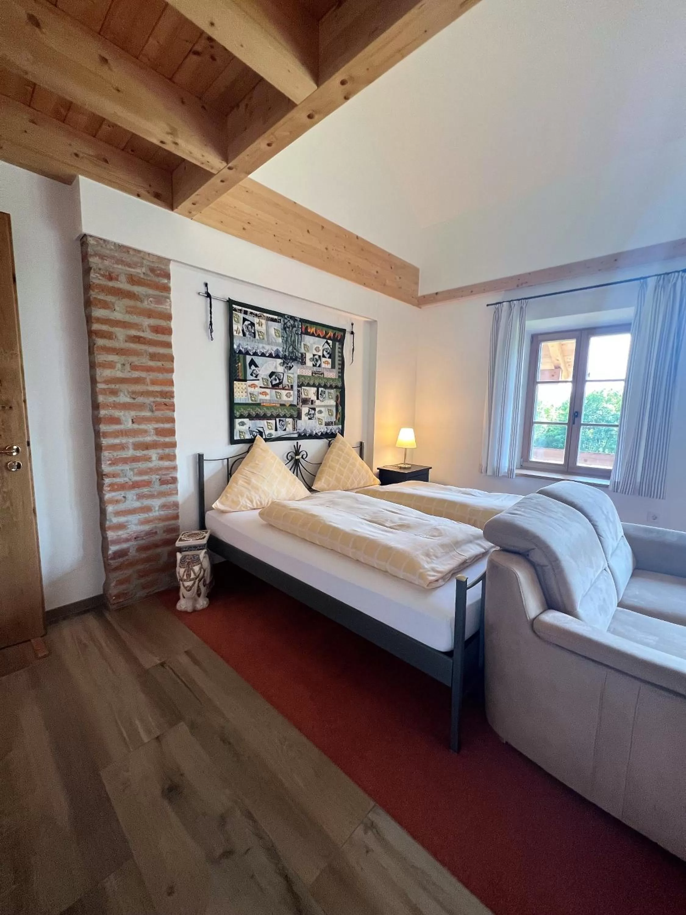 Photo of the whole room, Bed in Sunhill Appartments, klimatisiert