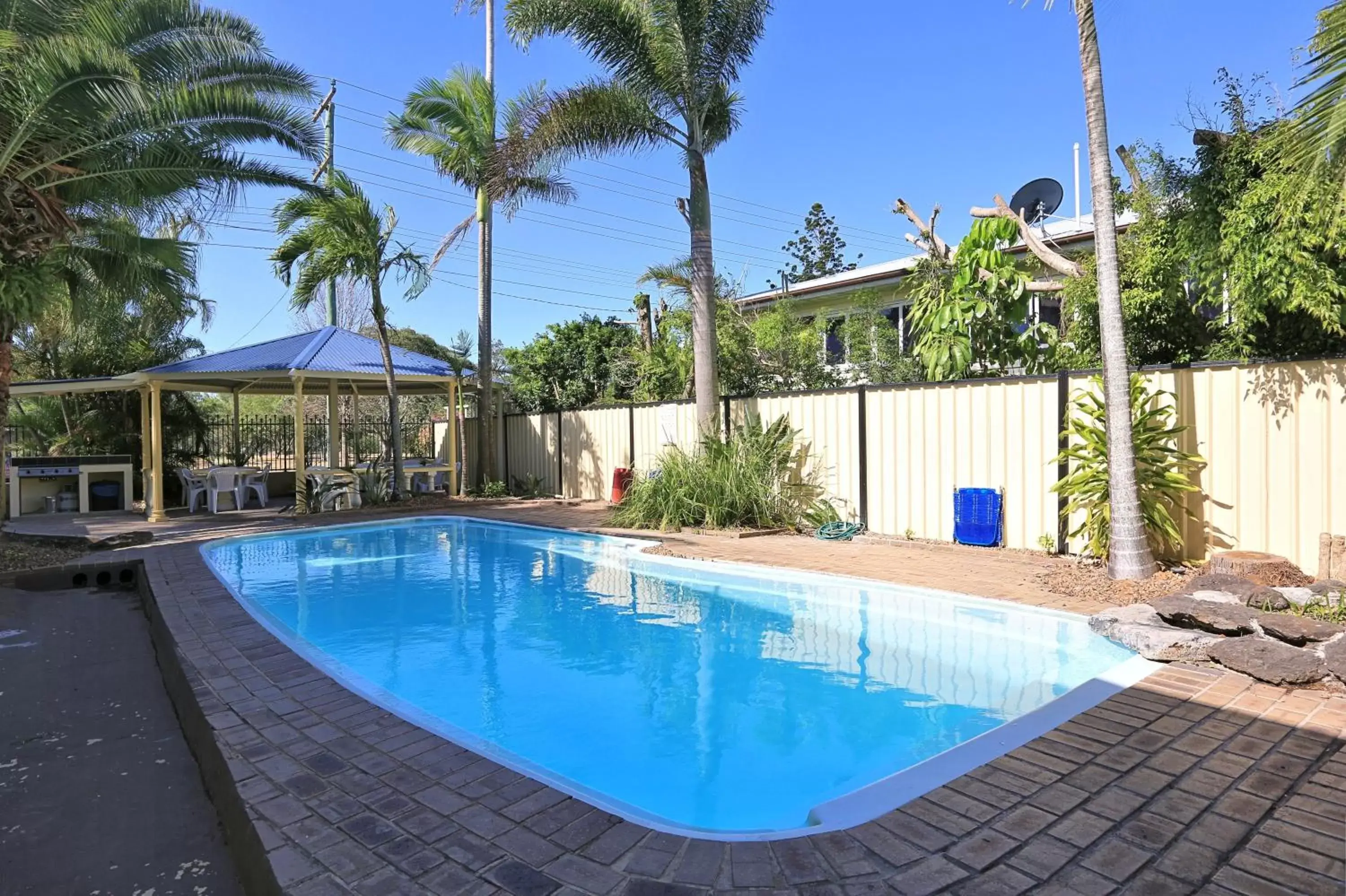 Swimming Pool in Alexandra Park Motor Inn