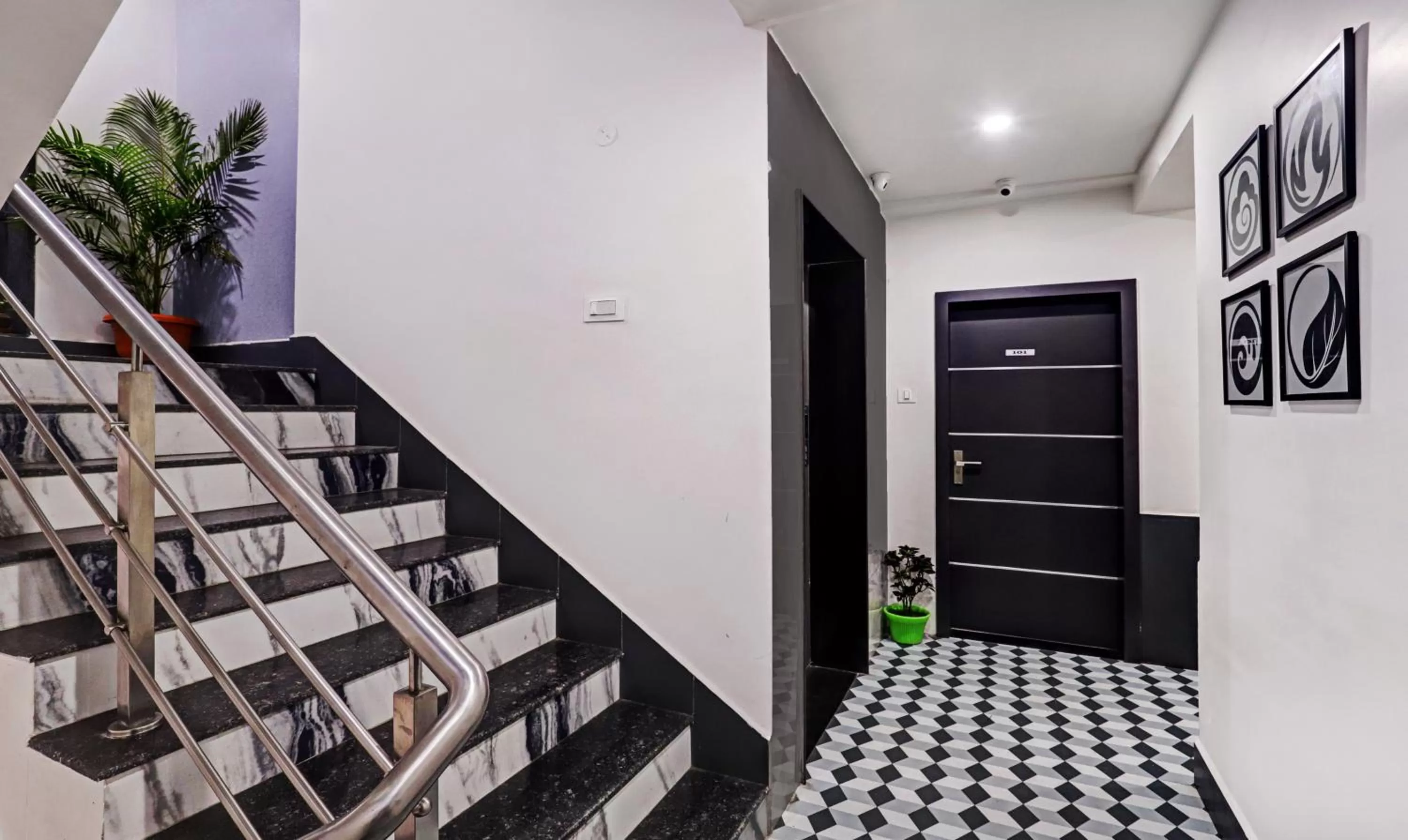 Lobby or reception in Treebo Finesta Suites, Nagpur Airport