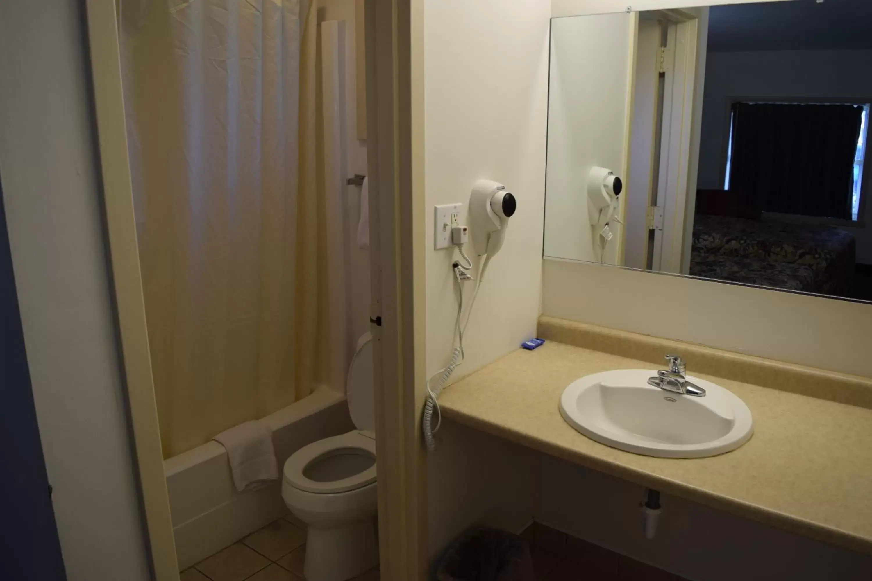 Area and facilities, Bathroom in White Oaks Motel Pennsville/Carneys Point