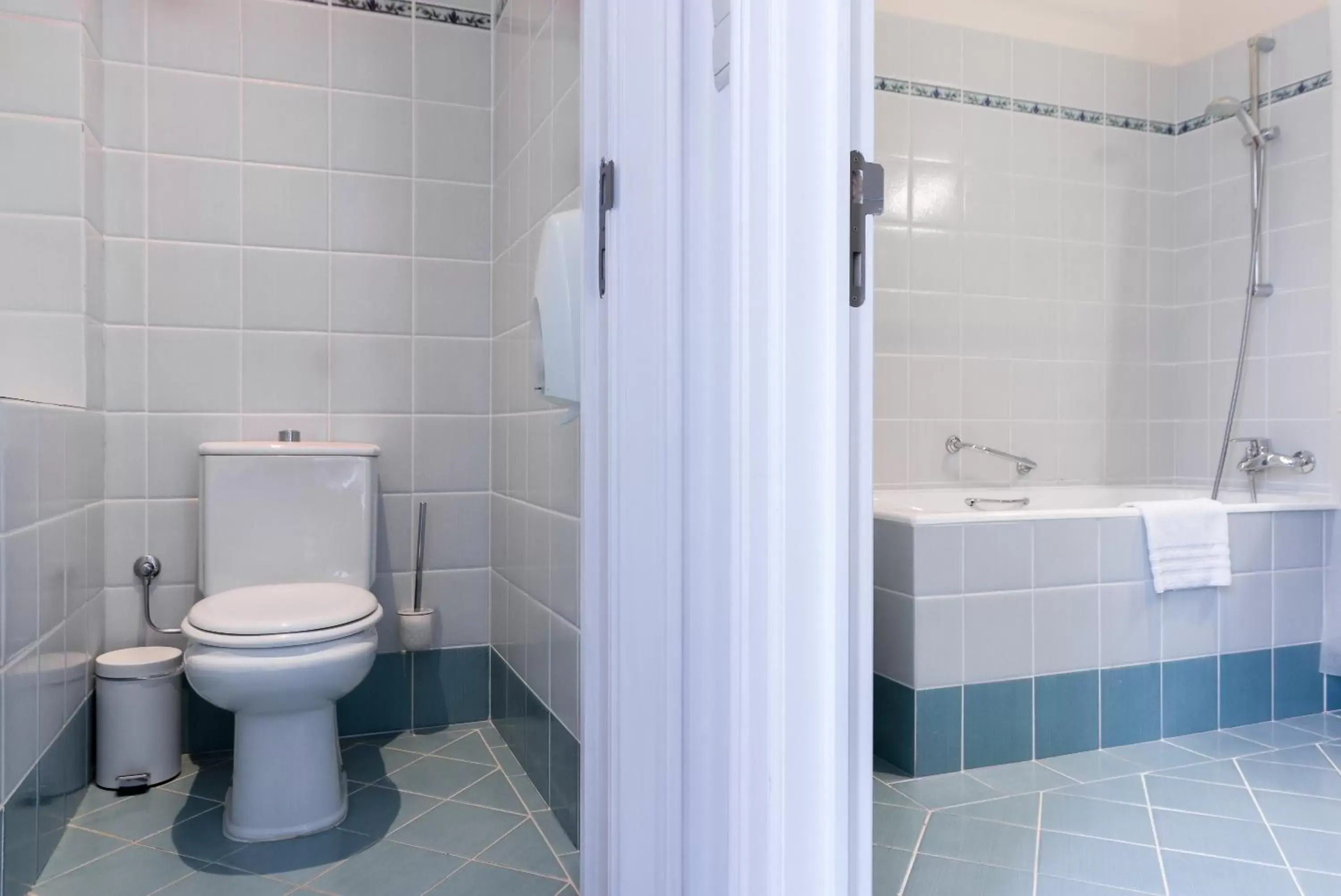 Shower, Bathroom in Thermae Palace