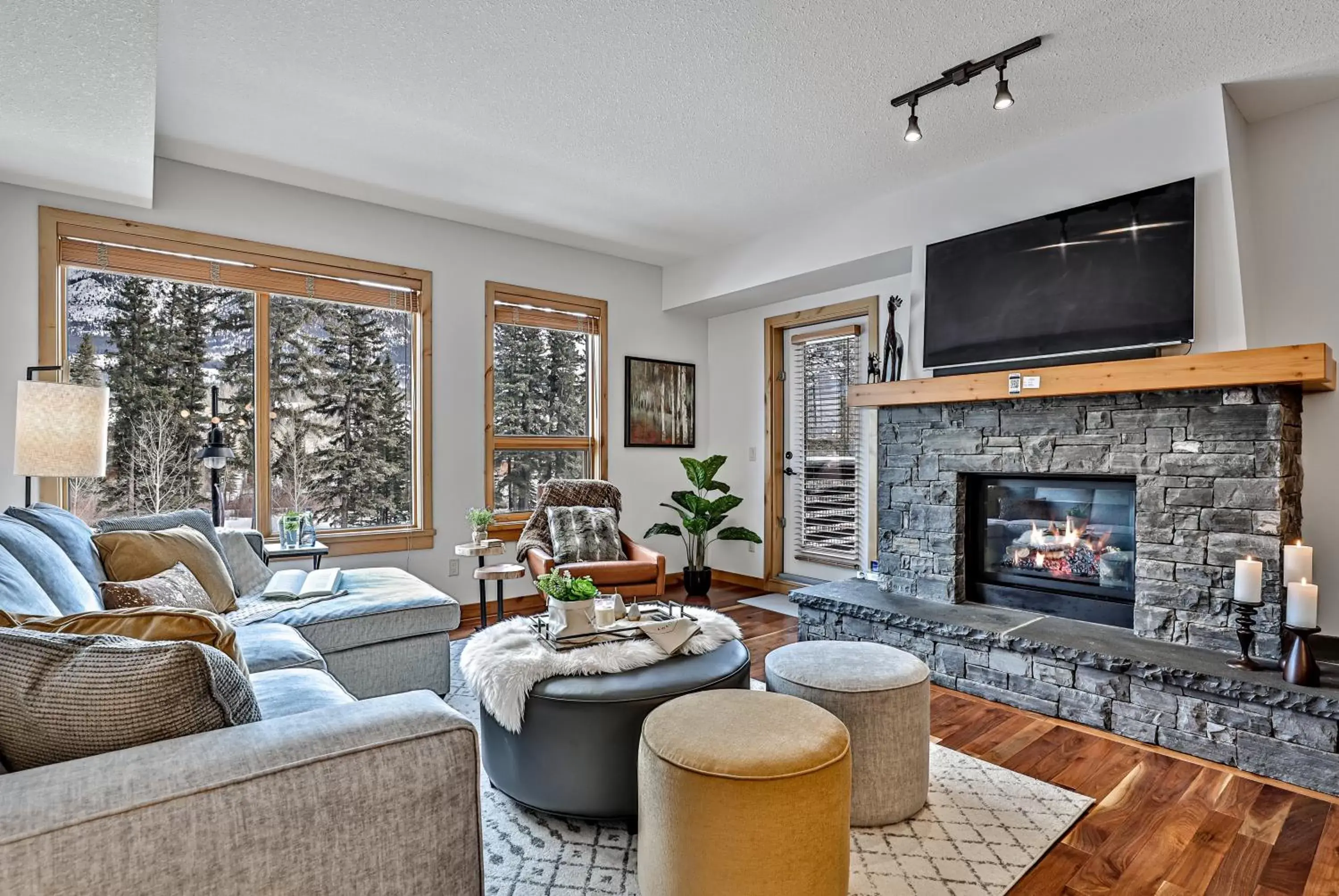 Living room, Seating Area in Tamarack Lodge by Spring Creek Vacations