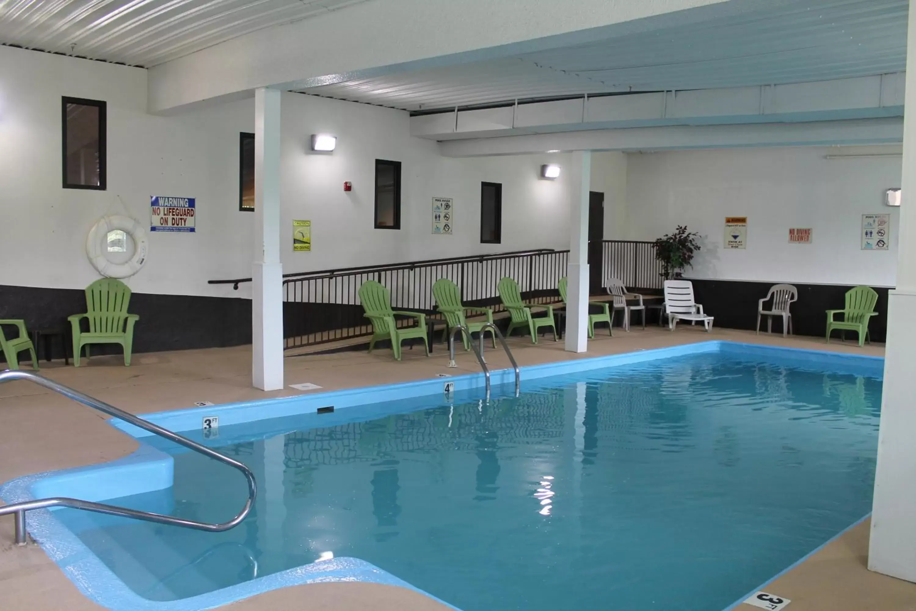 On site, Swimming Pool in Days Inn & Suites by Wyndham Bridgeport - Clarksburg