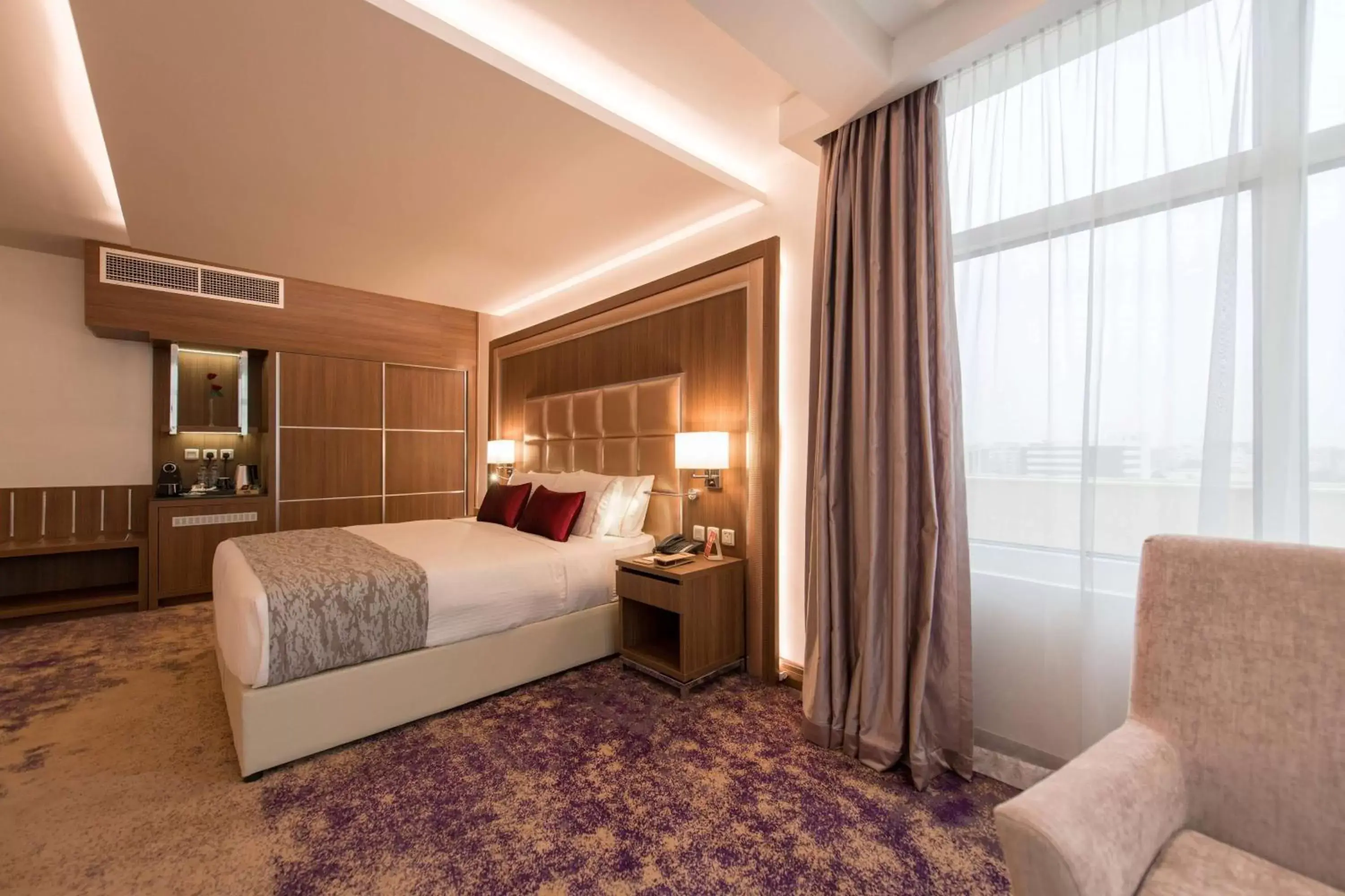 1 King Bed Premium Room With City View in Ramada by Wyndham Continental Jeddah 1 King Bed Premium Room With City View in Ramada by Wyndham Continental Jeddah