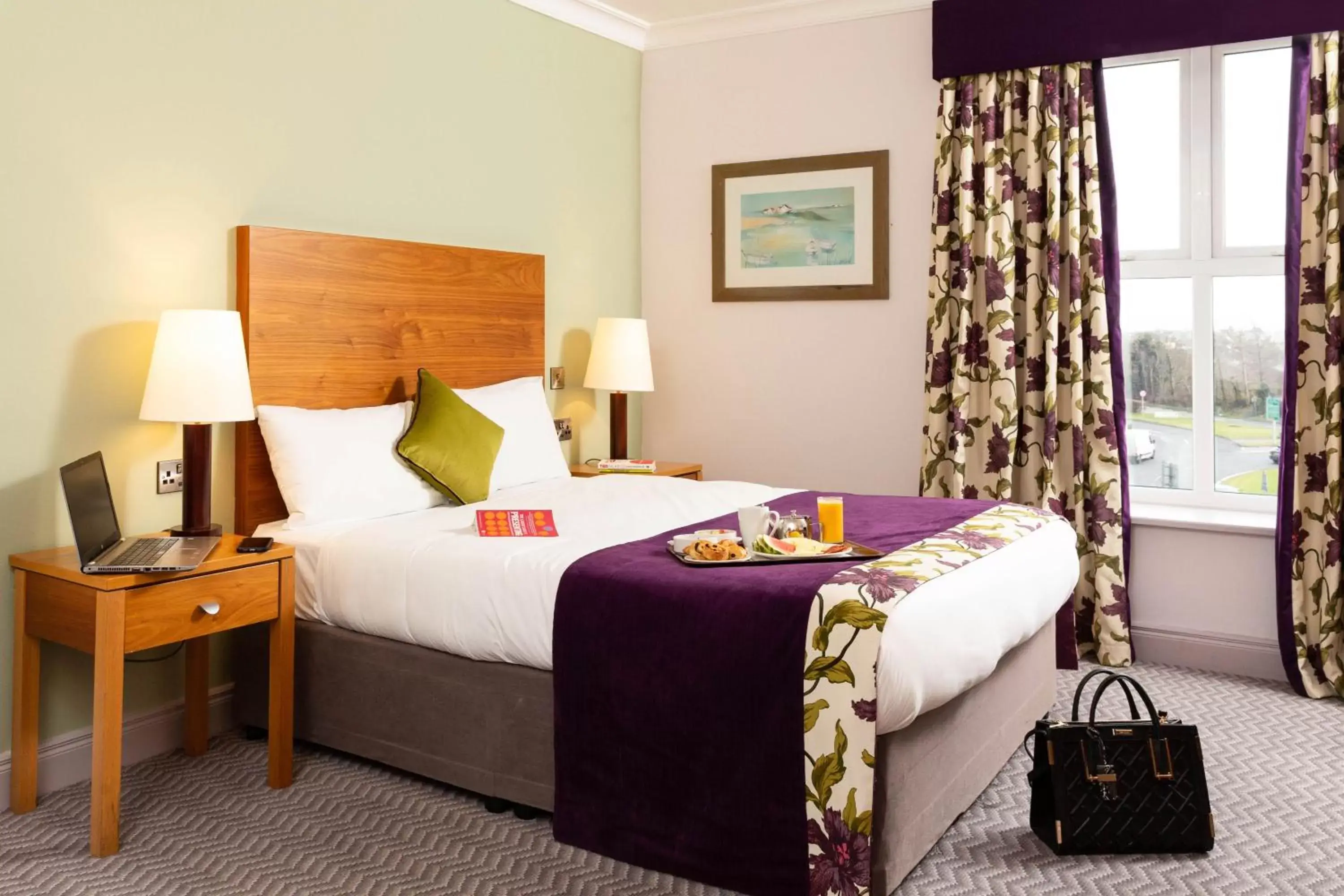 Bedroom, Bed in Maldron Hotel & Leisure Centre, Oranmore Galway