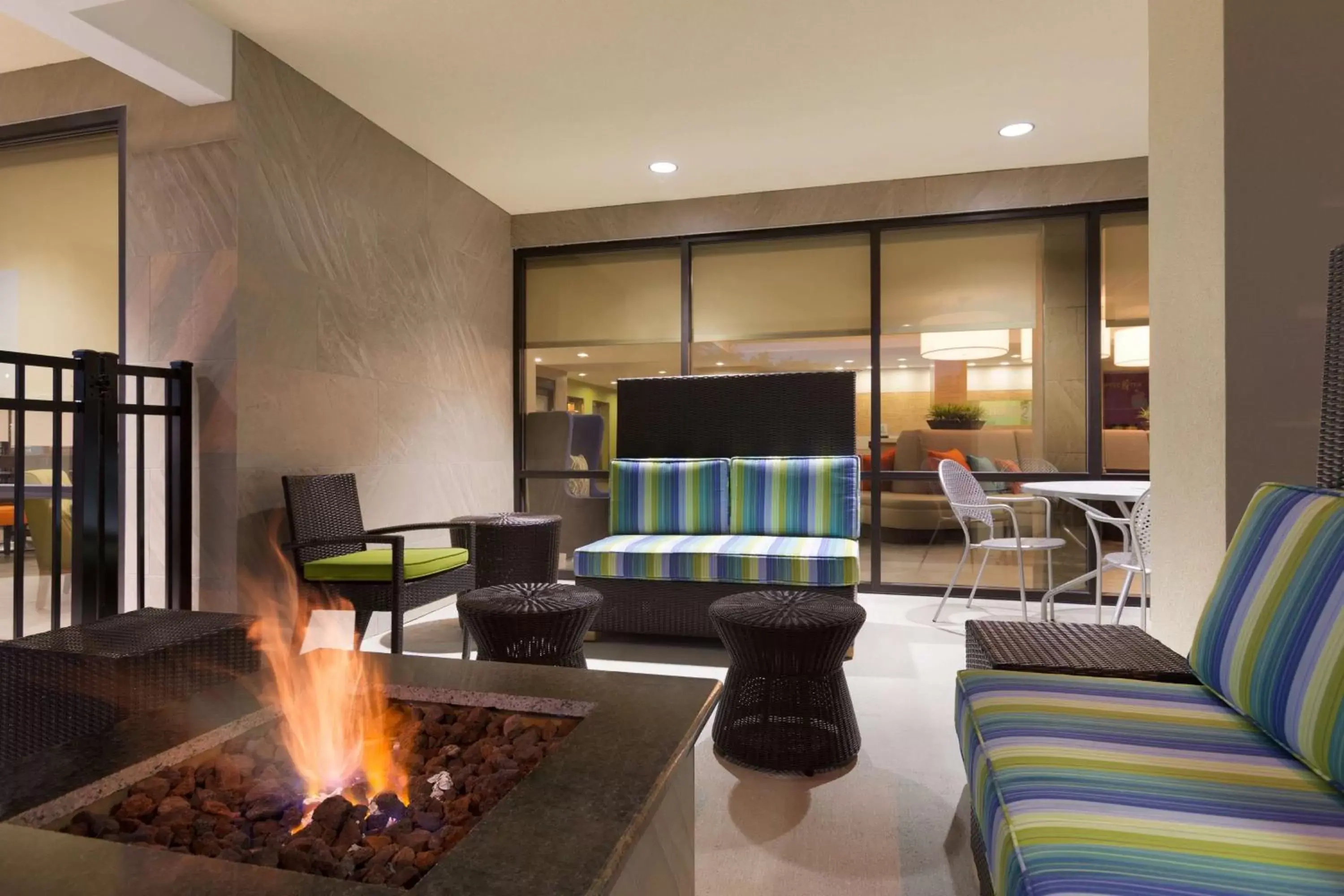 Property building, Seating Area in Home2 Suites By Hilton Gainesville
