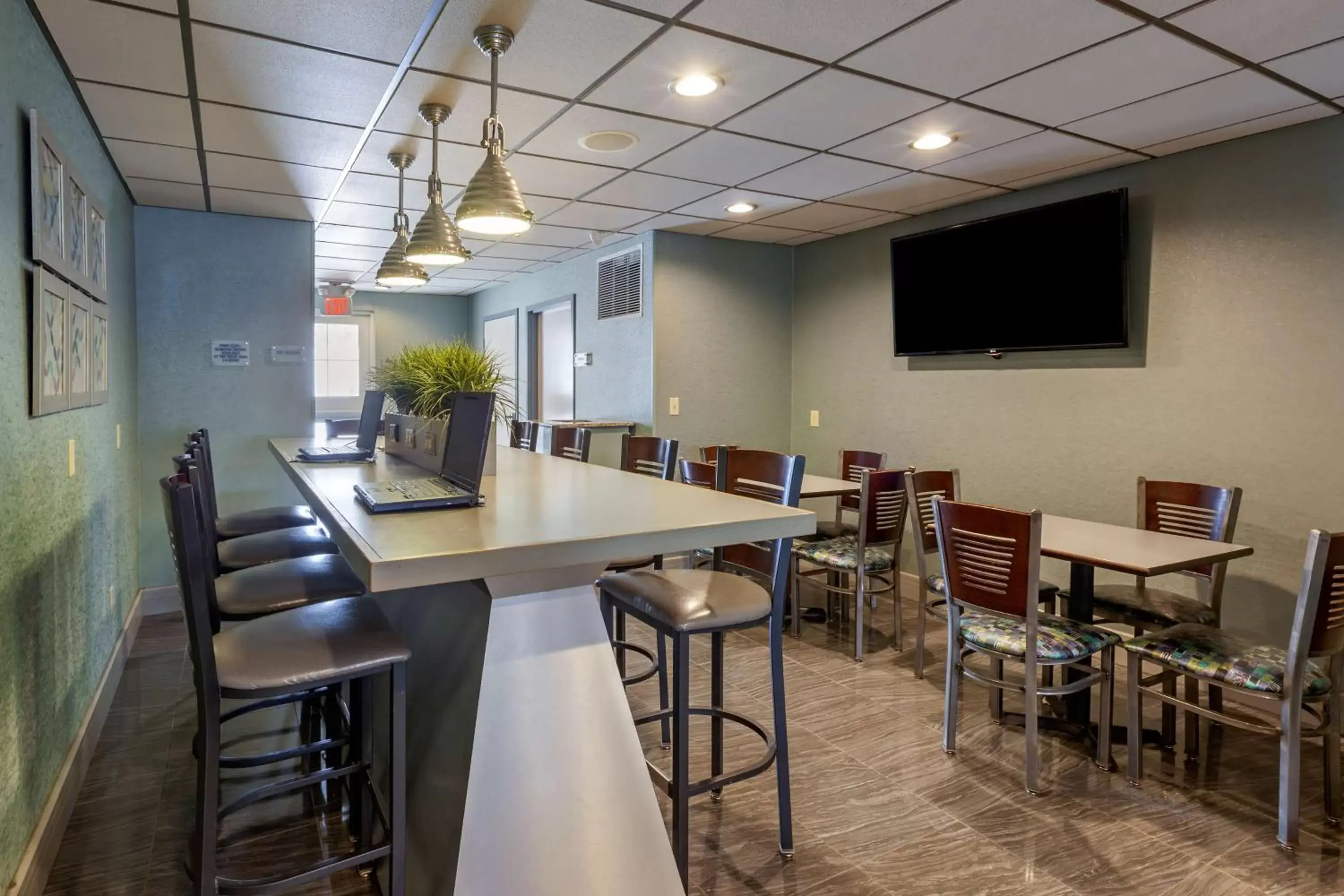 Business facilities in Best Western Plus Woodstock Inn & Suites