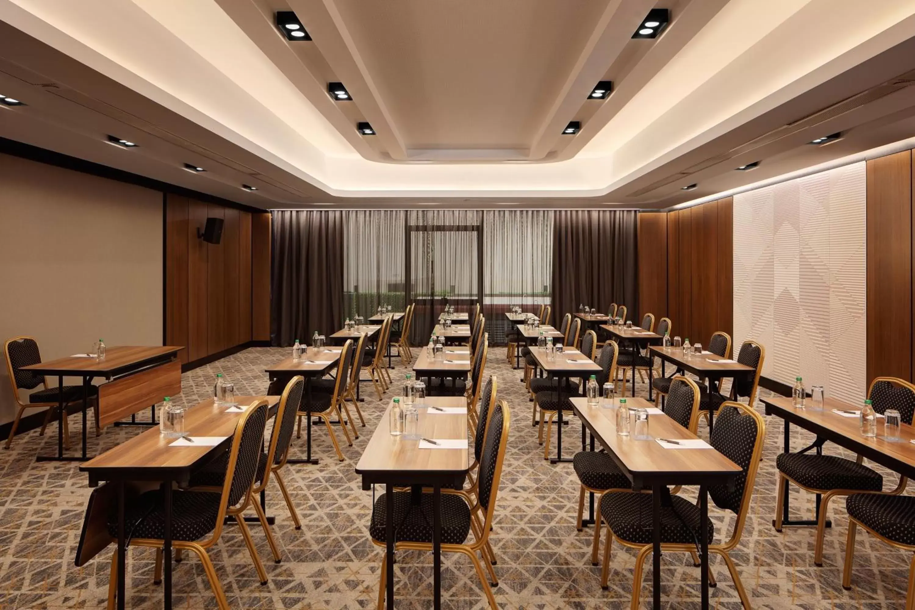 Meeting/conference room, Restaurant/Places to Eat in Sheraton Istanbul Esenyurt
