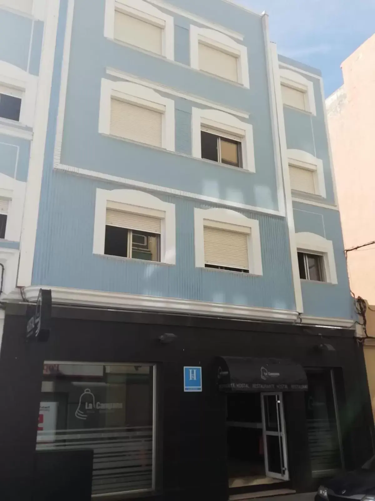Property Building in Hostal la Campana