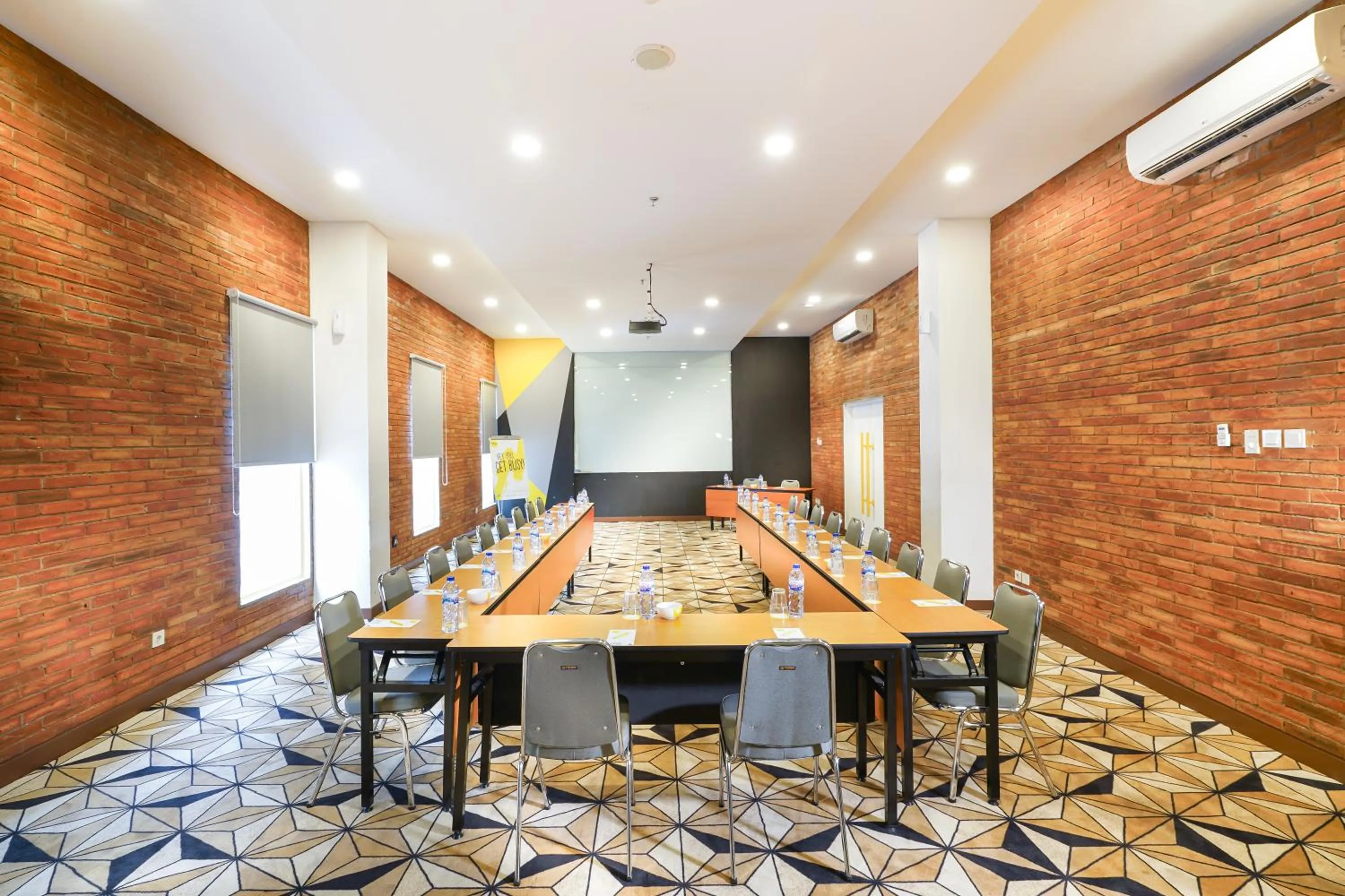 Meeting/conference room in Yello Hotel Manggarai