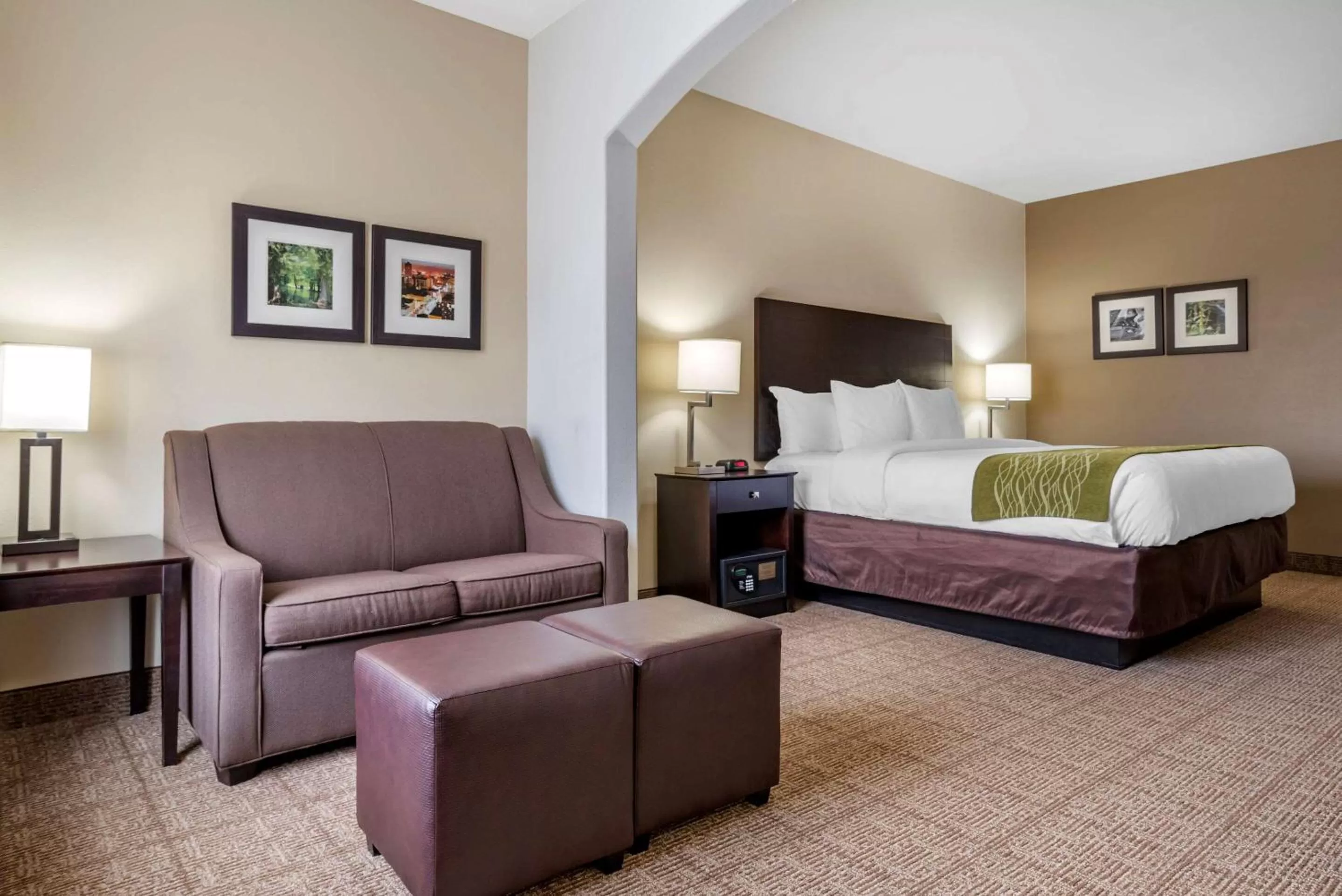 Photo of the whole room, Bed in Comfort Inn & Suites Scott-West Lafayette