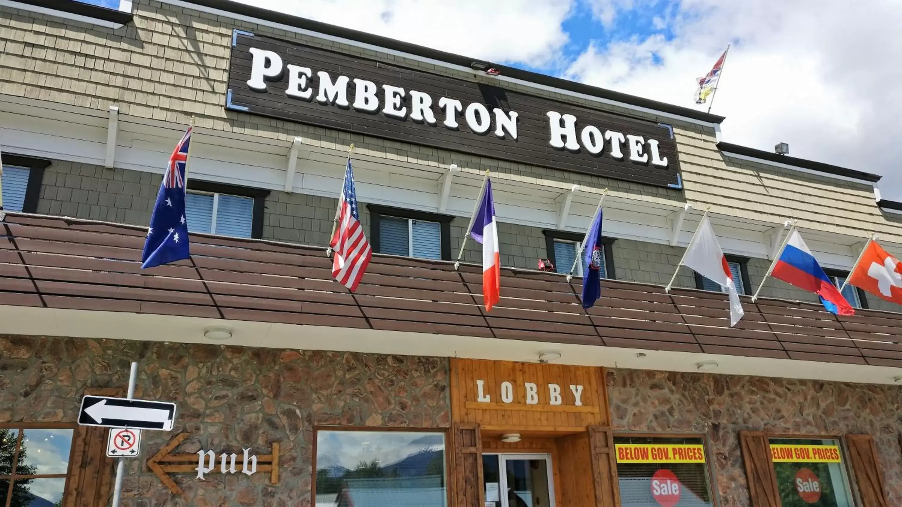 Facade/entrance, Property Building in Pemberton Hotel (Motel)