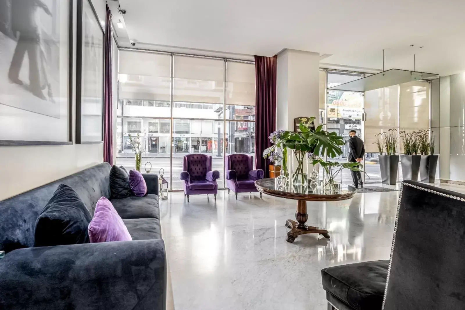 Lobby or reception, Seating Area in Broadway Hotel & Suites