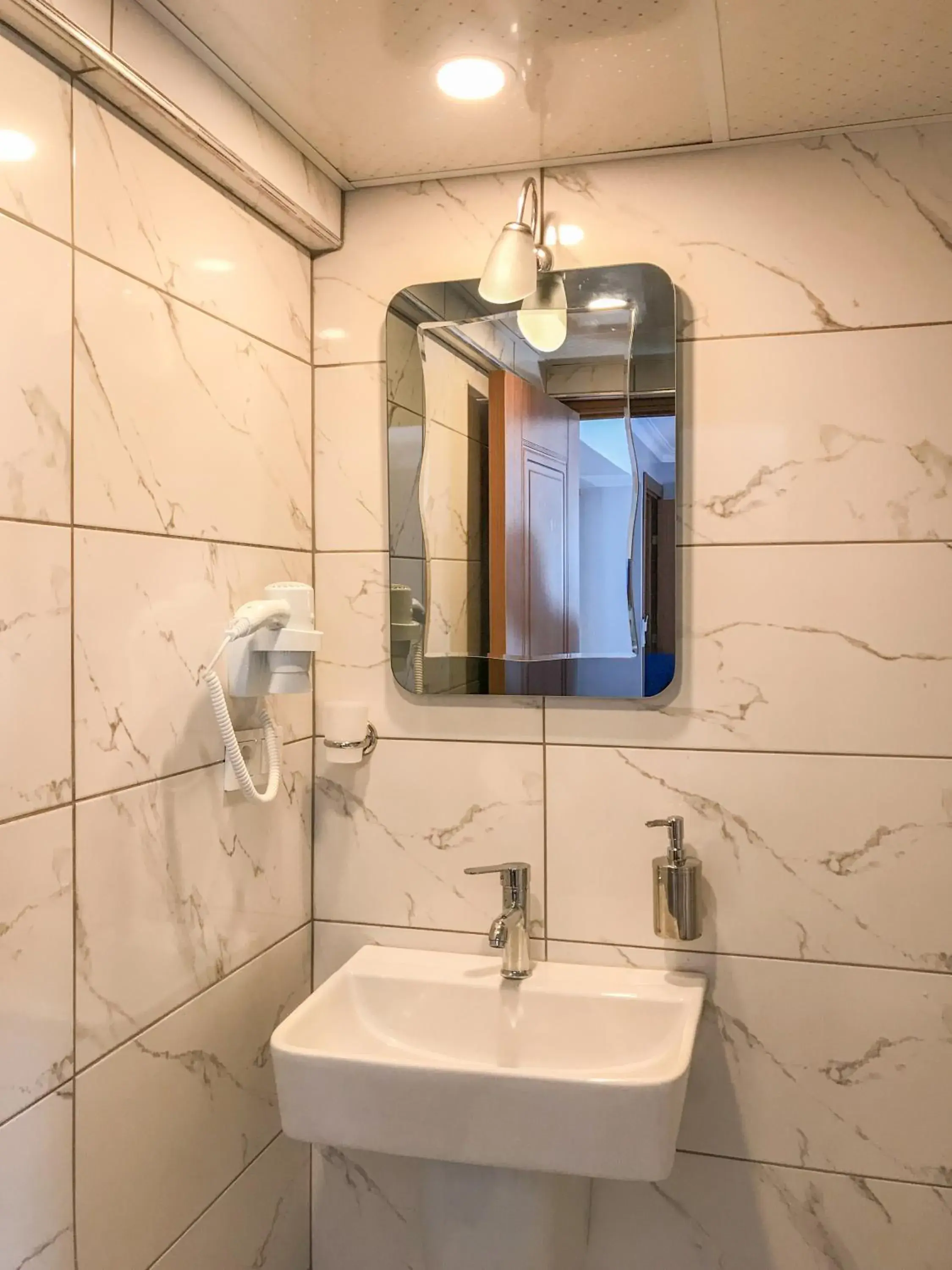 Shower, Bathroom in Sultanahmet Nu Hotel