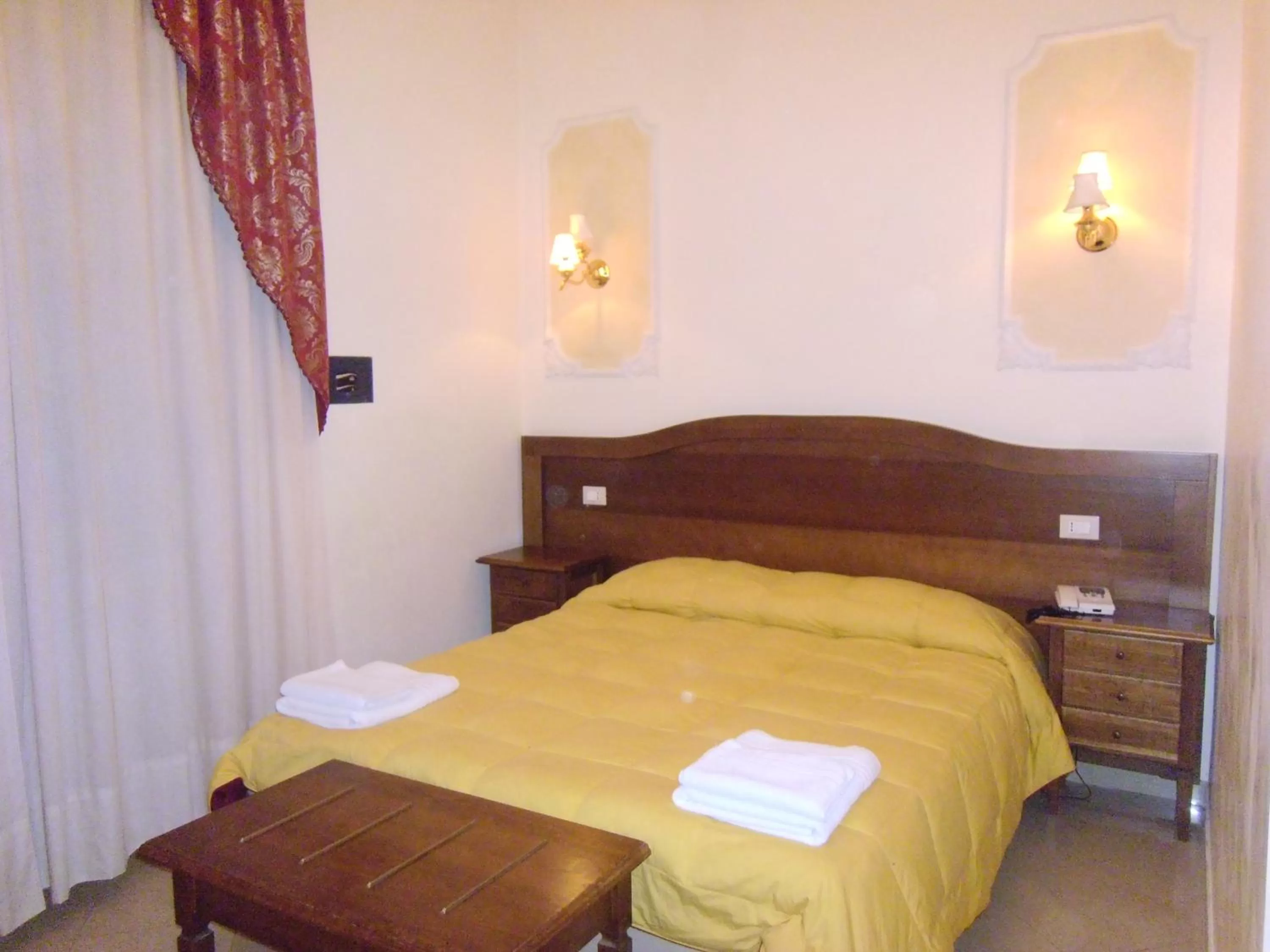 Bed in Cambridge Hotel