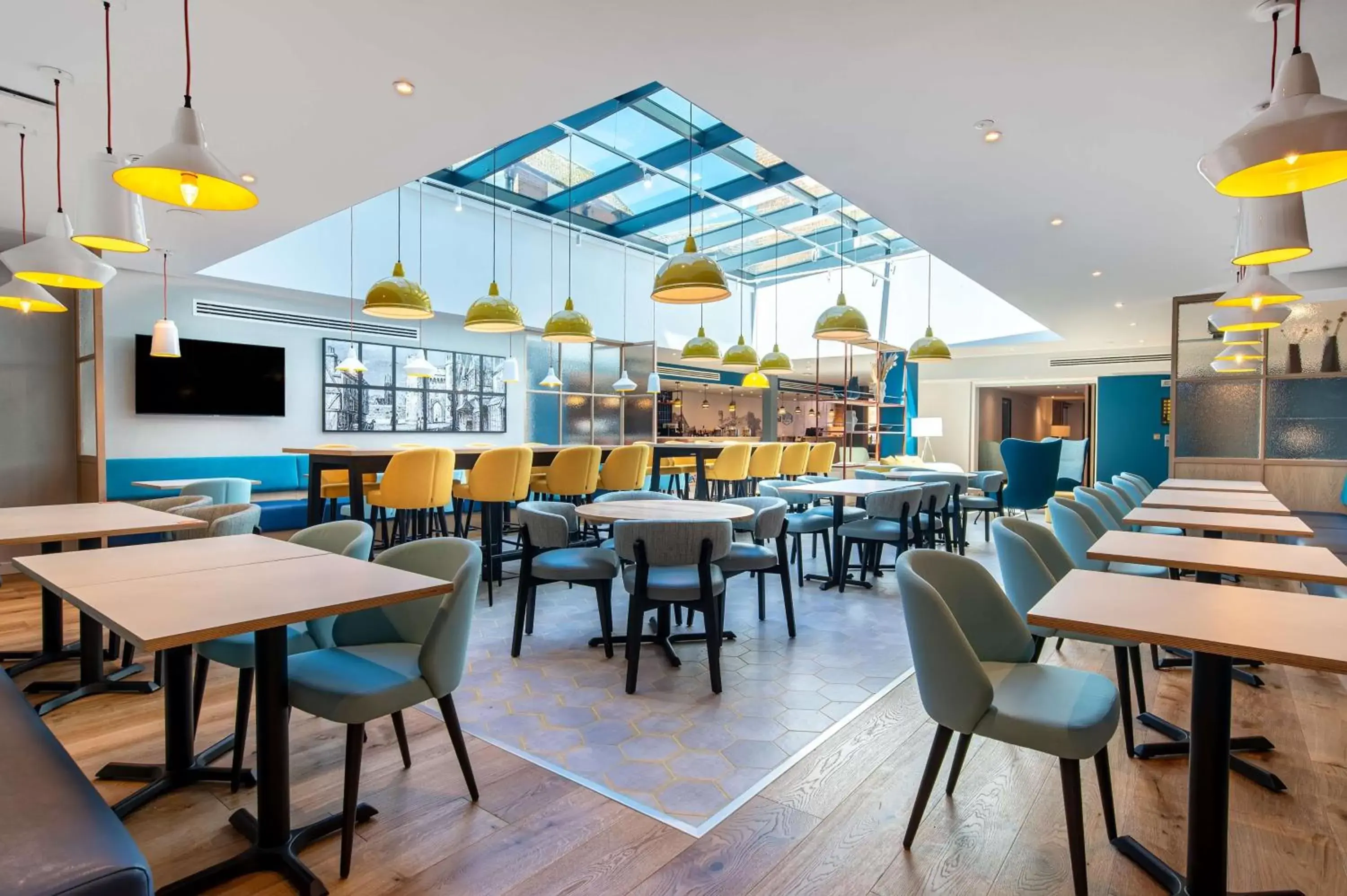 Restaurant/places to eat in Hampton by Hilton Canterbury Restaurant/places to eat in Hampton by Hilton Canterbury