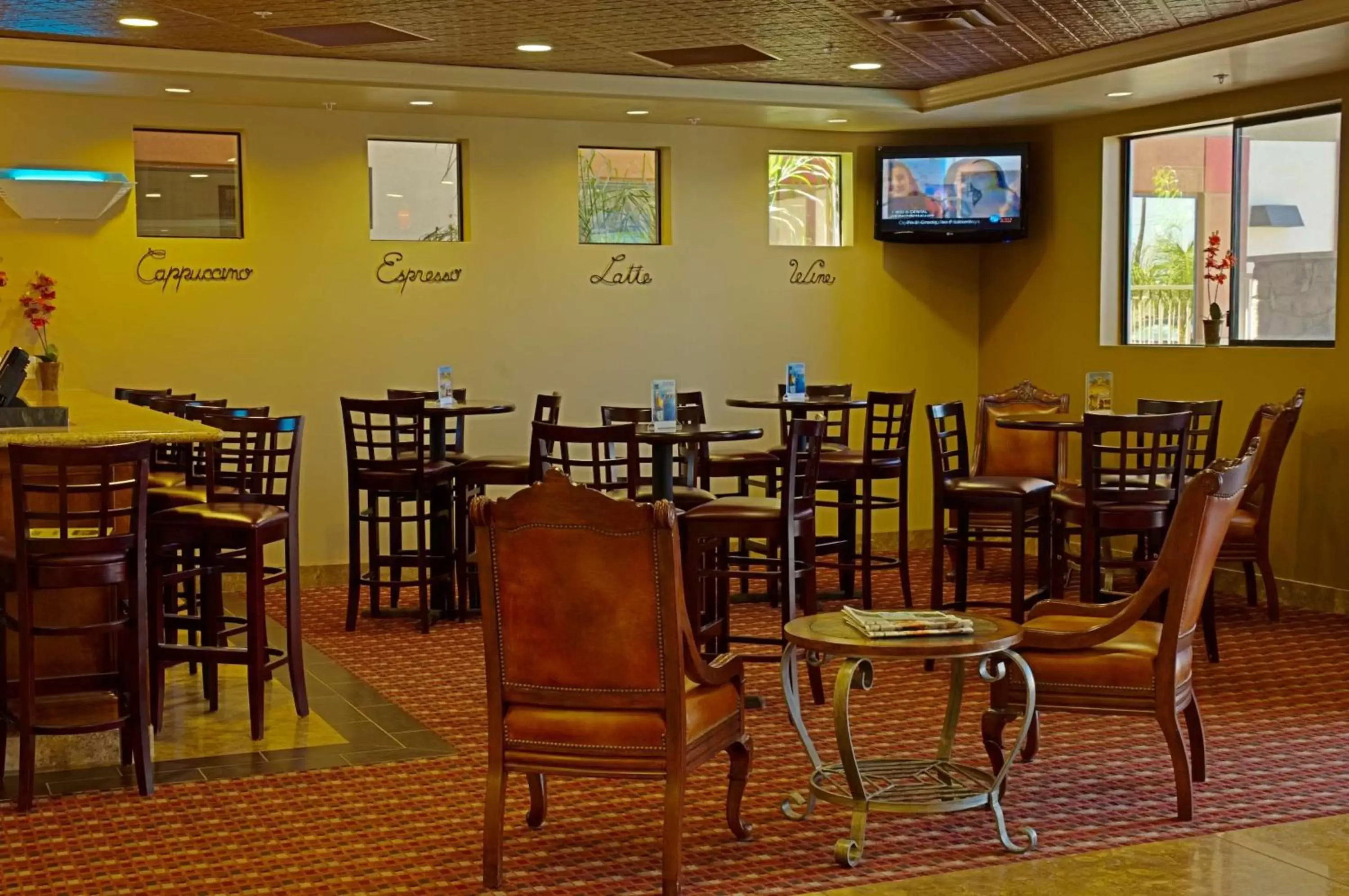 Lounge or bar, Restaurant/Places to Eat in Legacy Inn & Suites