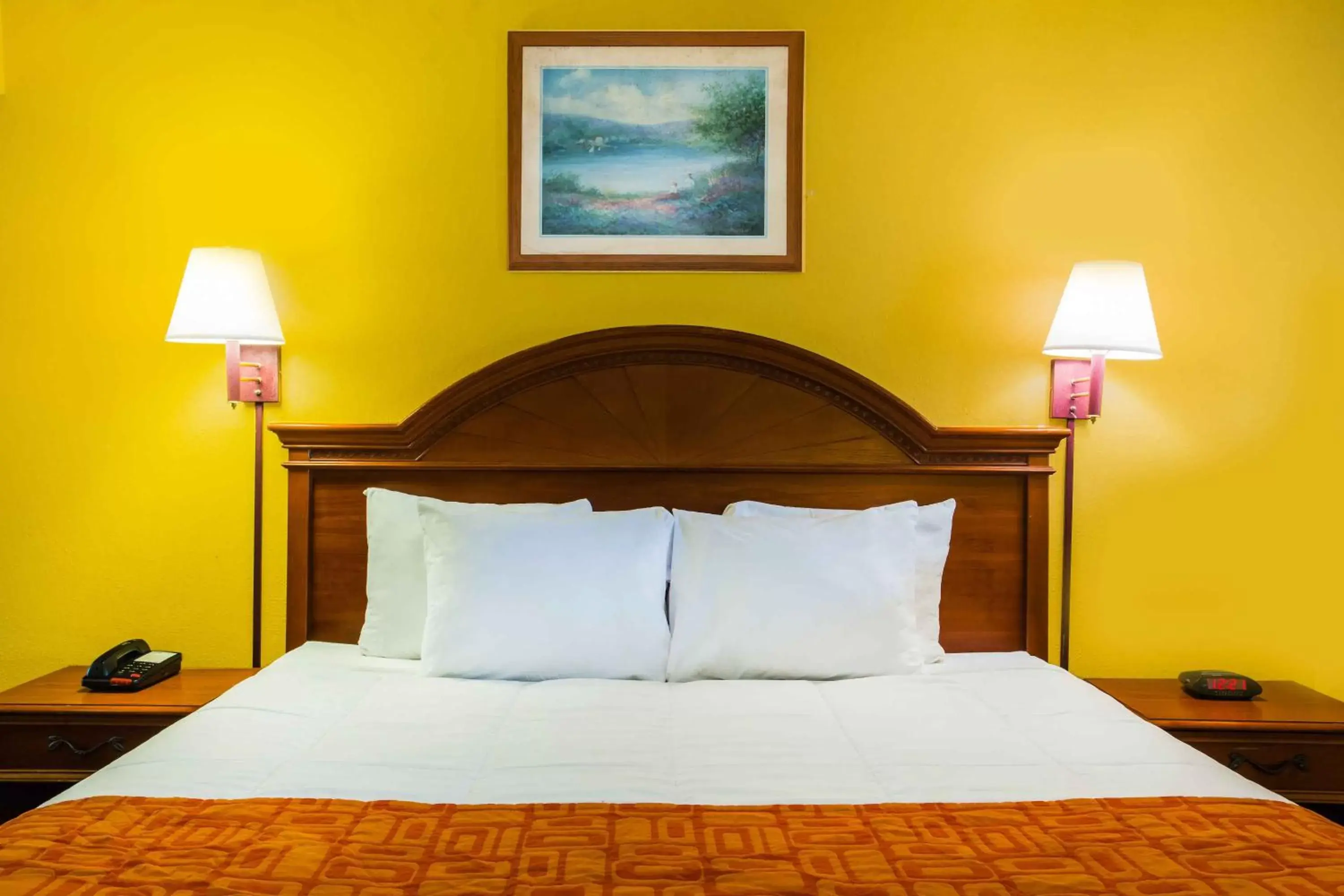 Bed in Howard Johnson by Wyndham Panama City