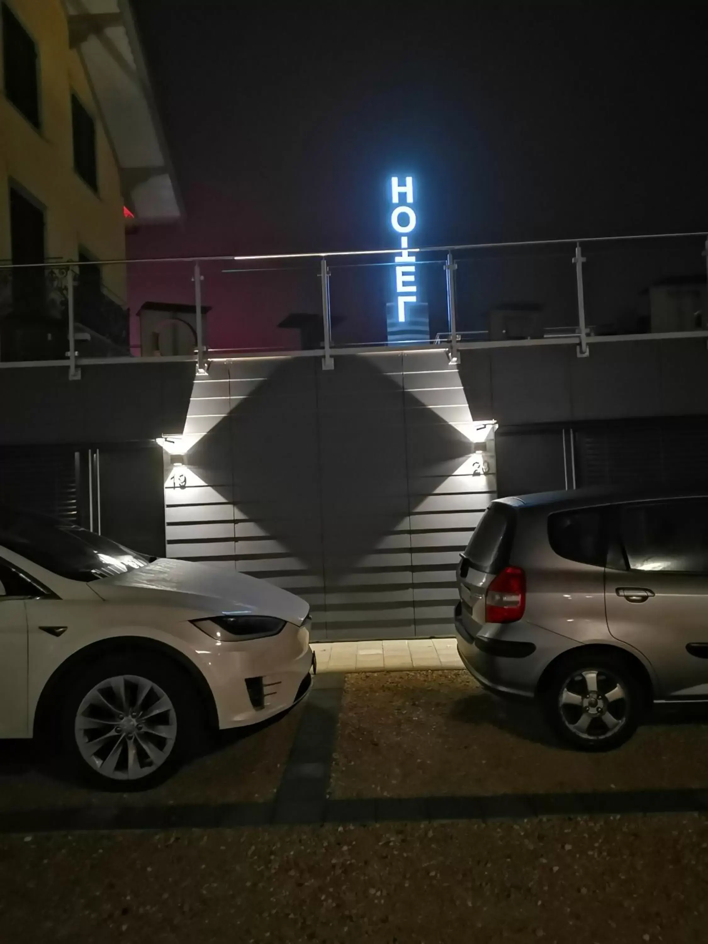 Facade/entrance in Boutique Hotel BS16 before Bern City Parking gratis Facade/entrance in Boutique Hotel BS16 before Bern City Parking gratis