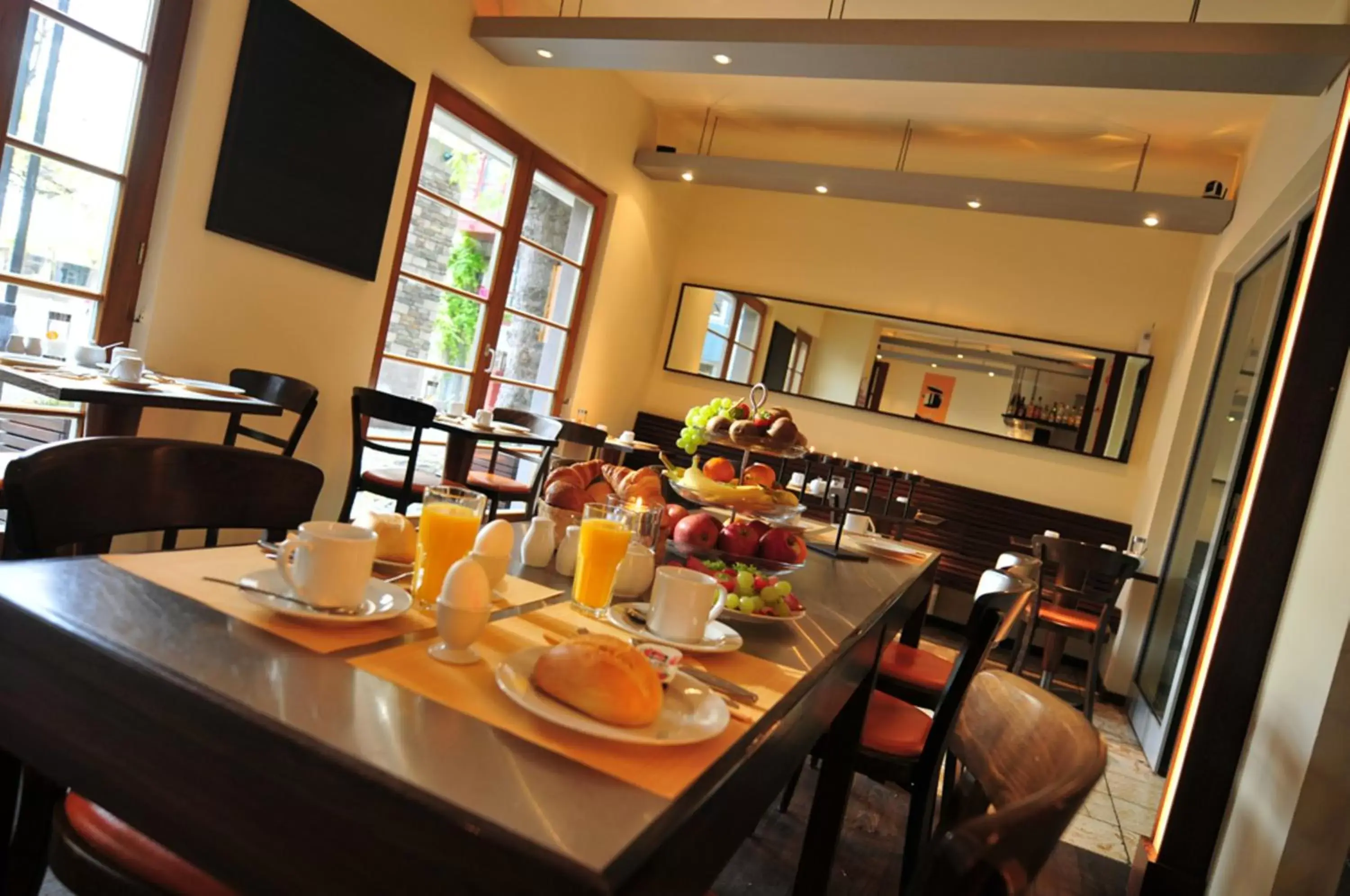 Restaurant/places to eat in Lint Hotel Köln Restaurant/places to eat in Lint Hotel Köln