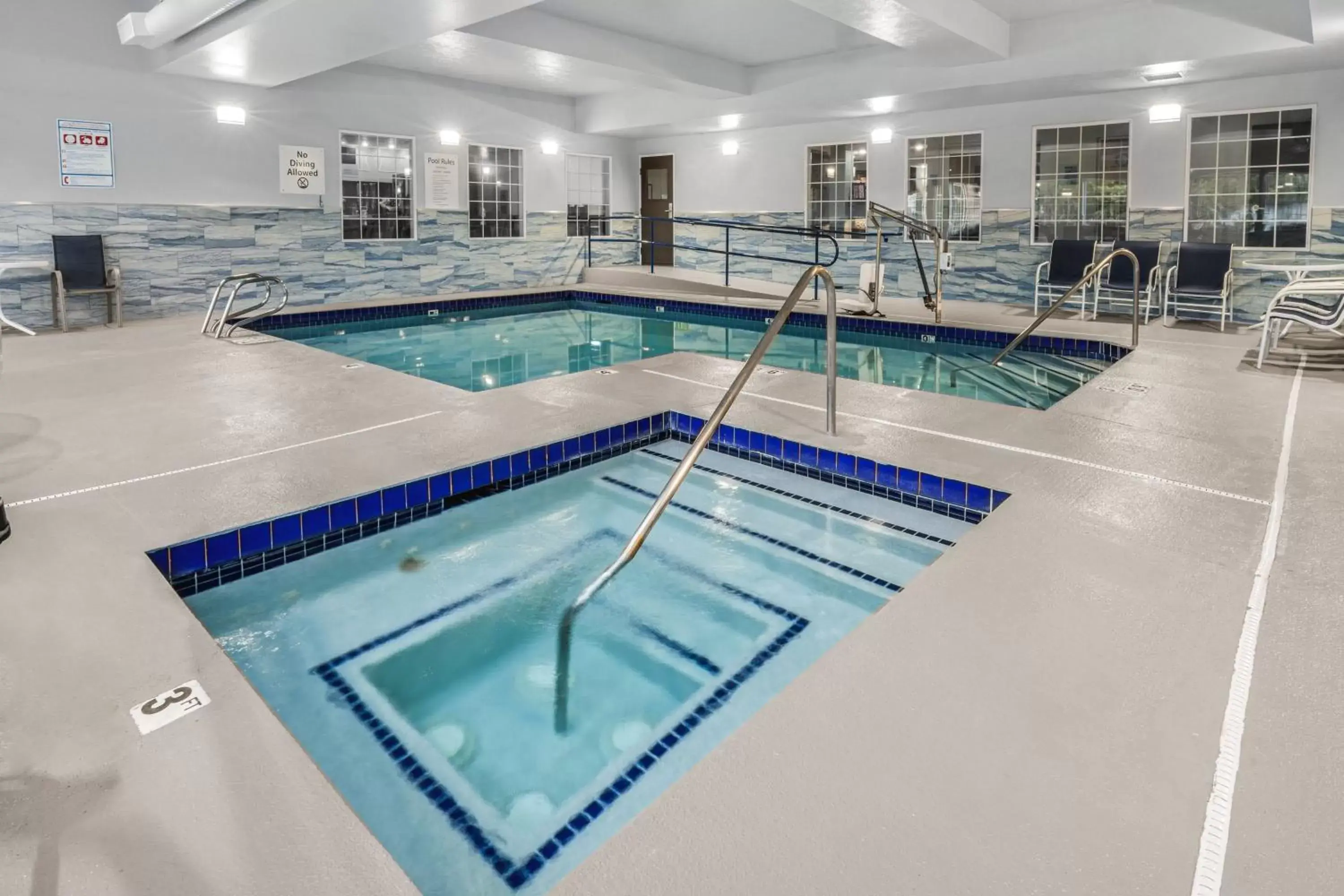 Swimming Pool in Holiday Inn Express Wenatchee, an IHG Hotel