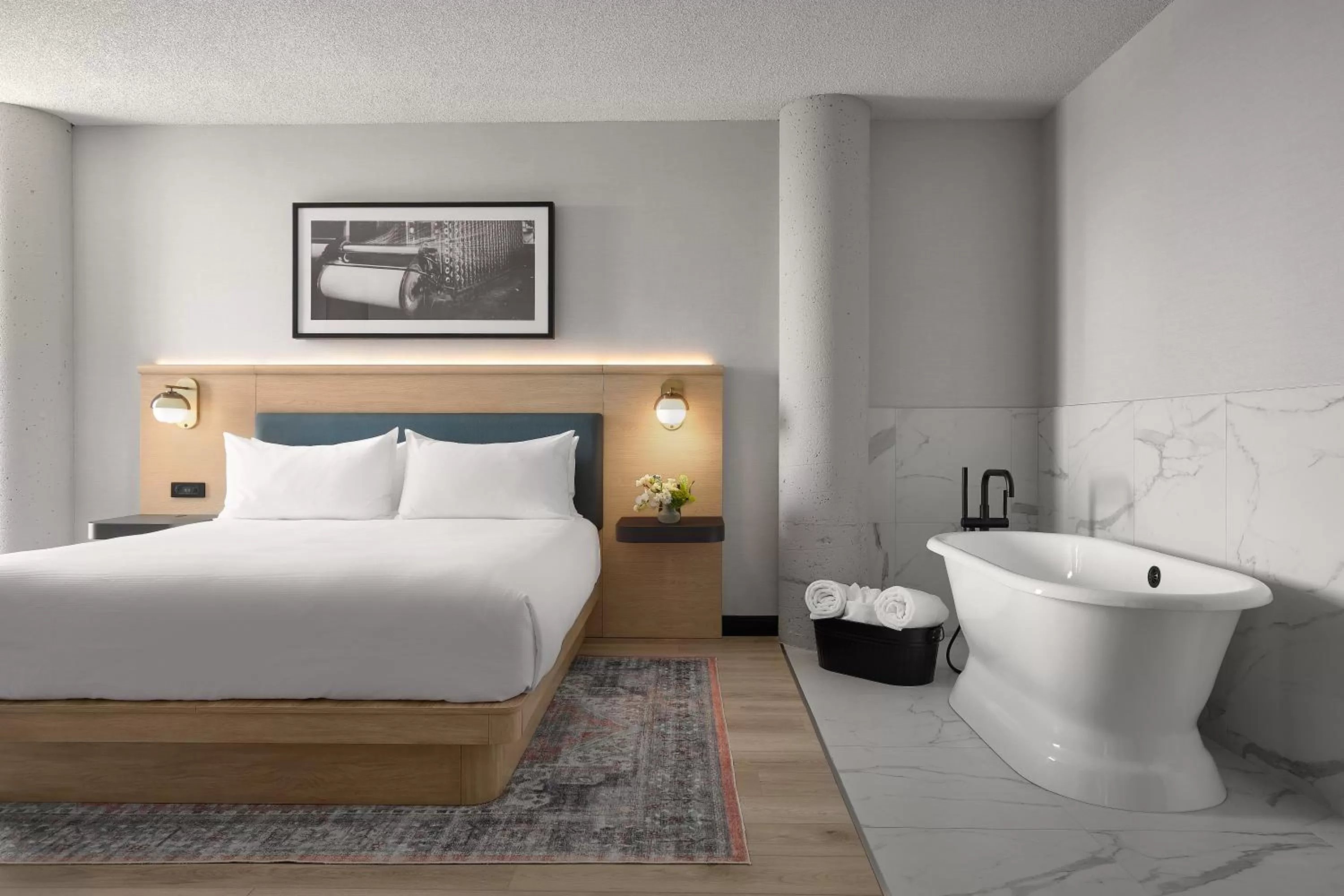 Photo of the whole room, Bed in Hôtel MOCO Valleyfield