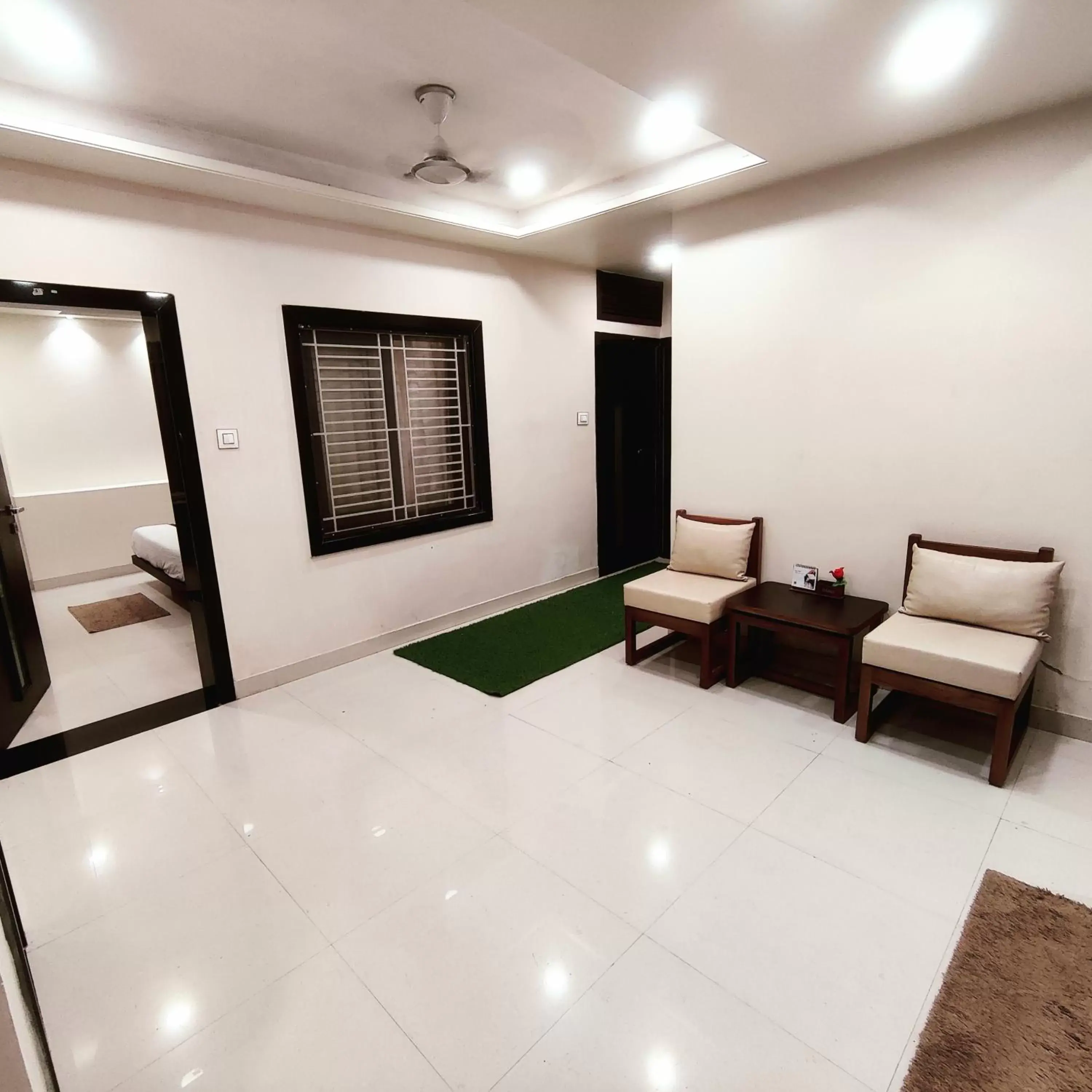 Living room in Abu Inn, Mount Abu - The Luxury Boutique Stay Living room in Abu Inn, Mount Abu - The Luxury Boutique Stay