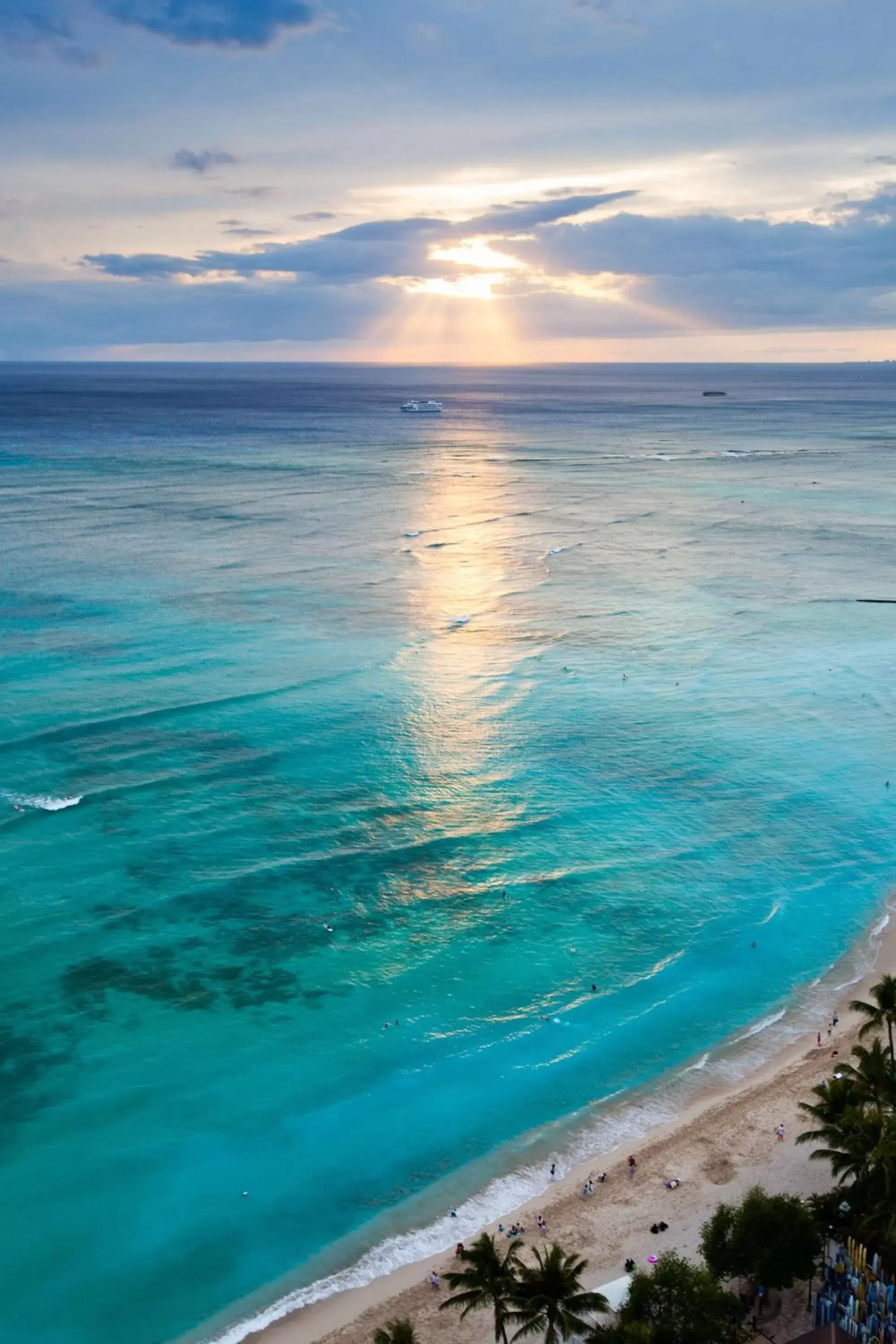 Beach in Hyatt Regency Waikiki Beach Resort & Spa