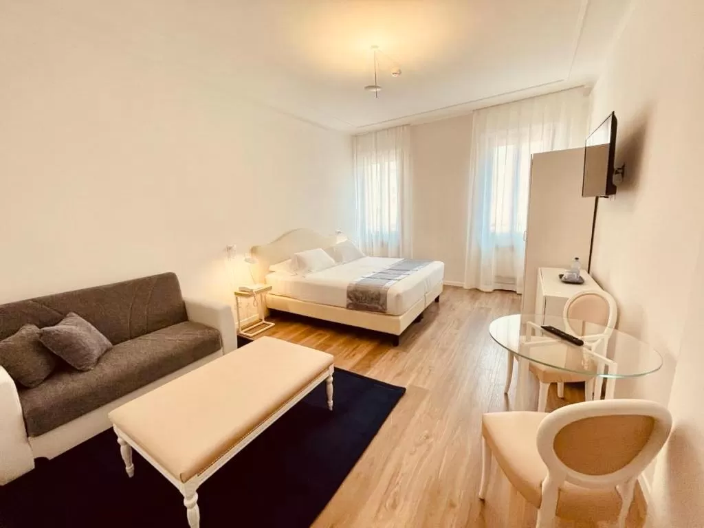 Living room, Bed in Grand Hotel San Lorenzo
