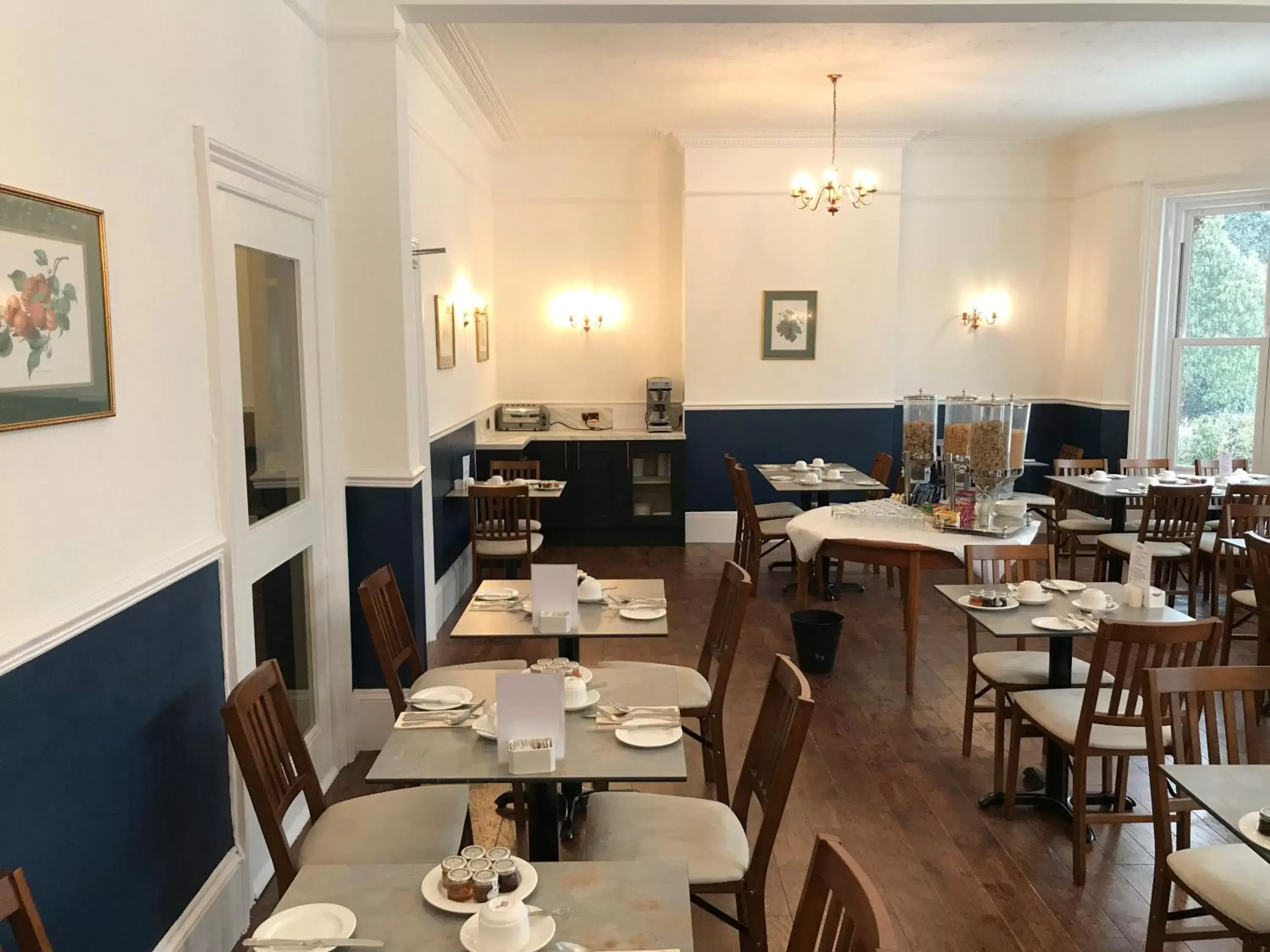 Restaurant/Places to Eat in The Elizabeth House Hotel