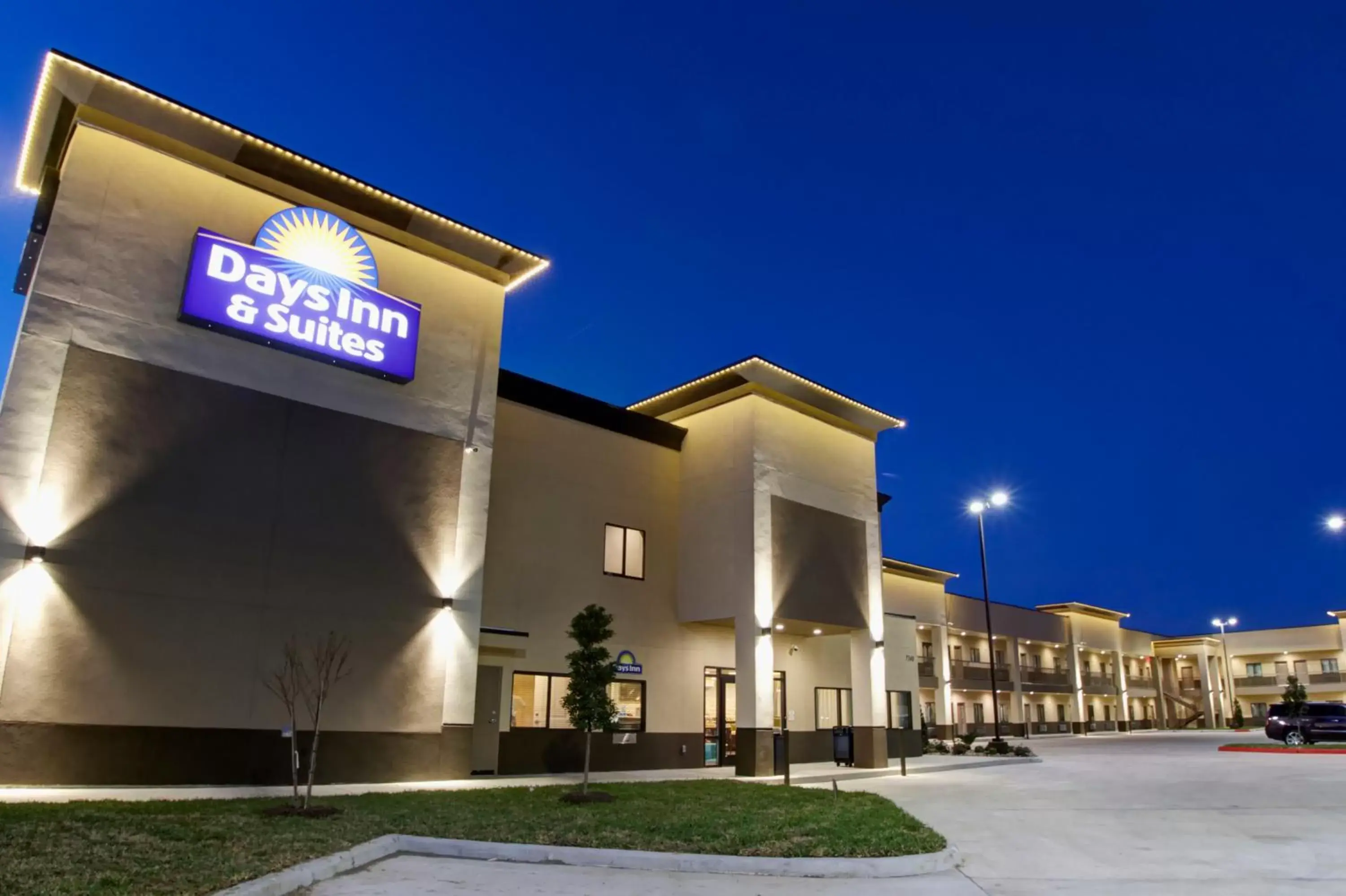 Property building in Days Inn & Suites by Wyndham Port Arthur Property building in Days Inn & Suites by Wyndham Port Arthur