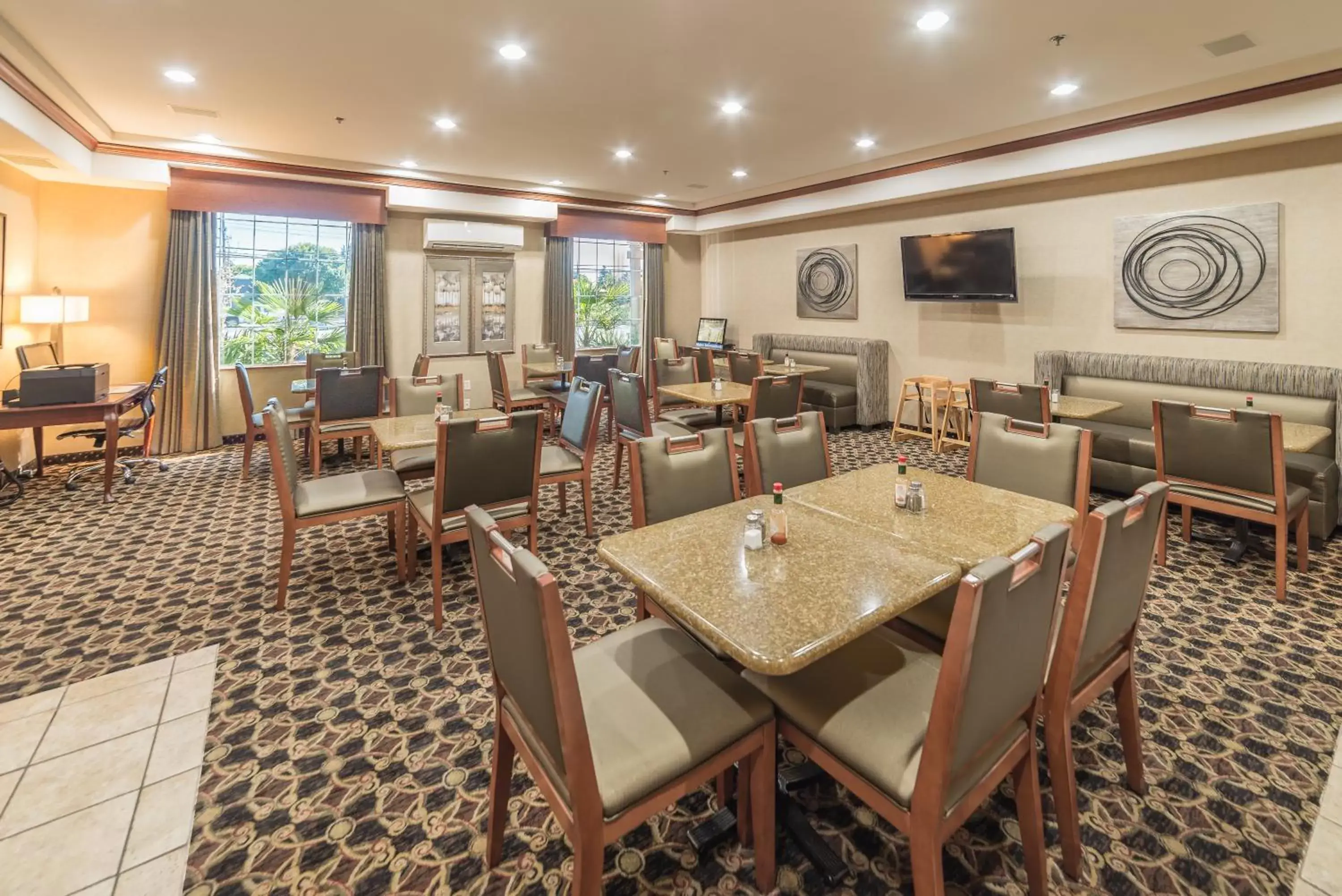 Restaurant/Places to Eat in Best Western University Inn and Suites
