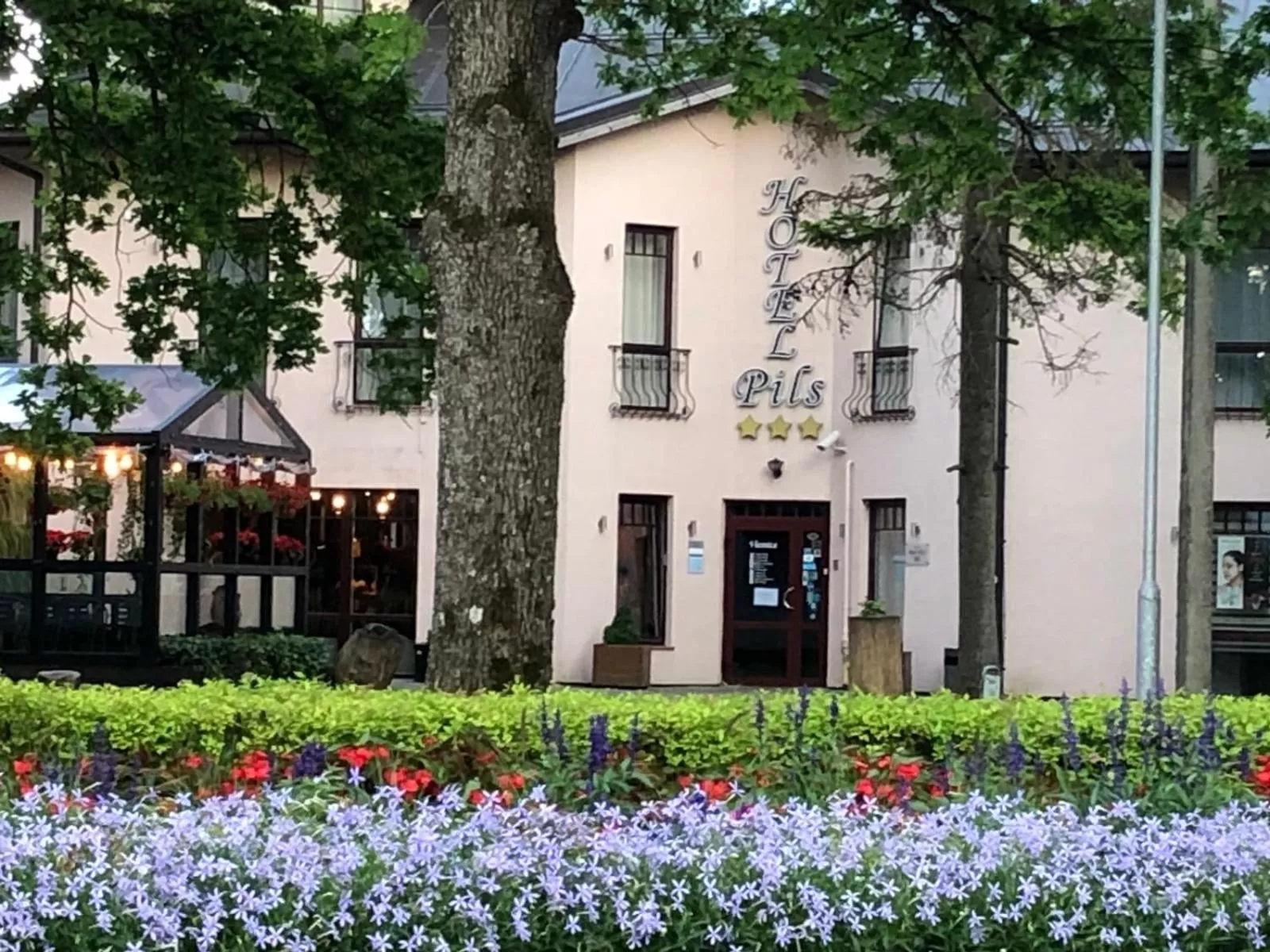 Facade/entrance in Hotel Pils with Self-Check in