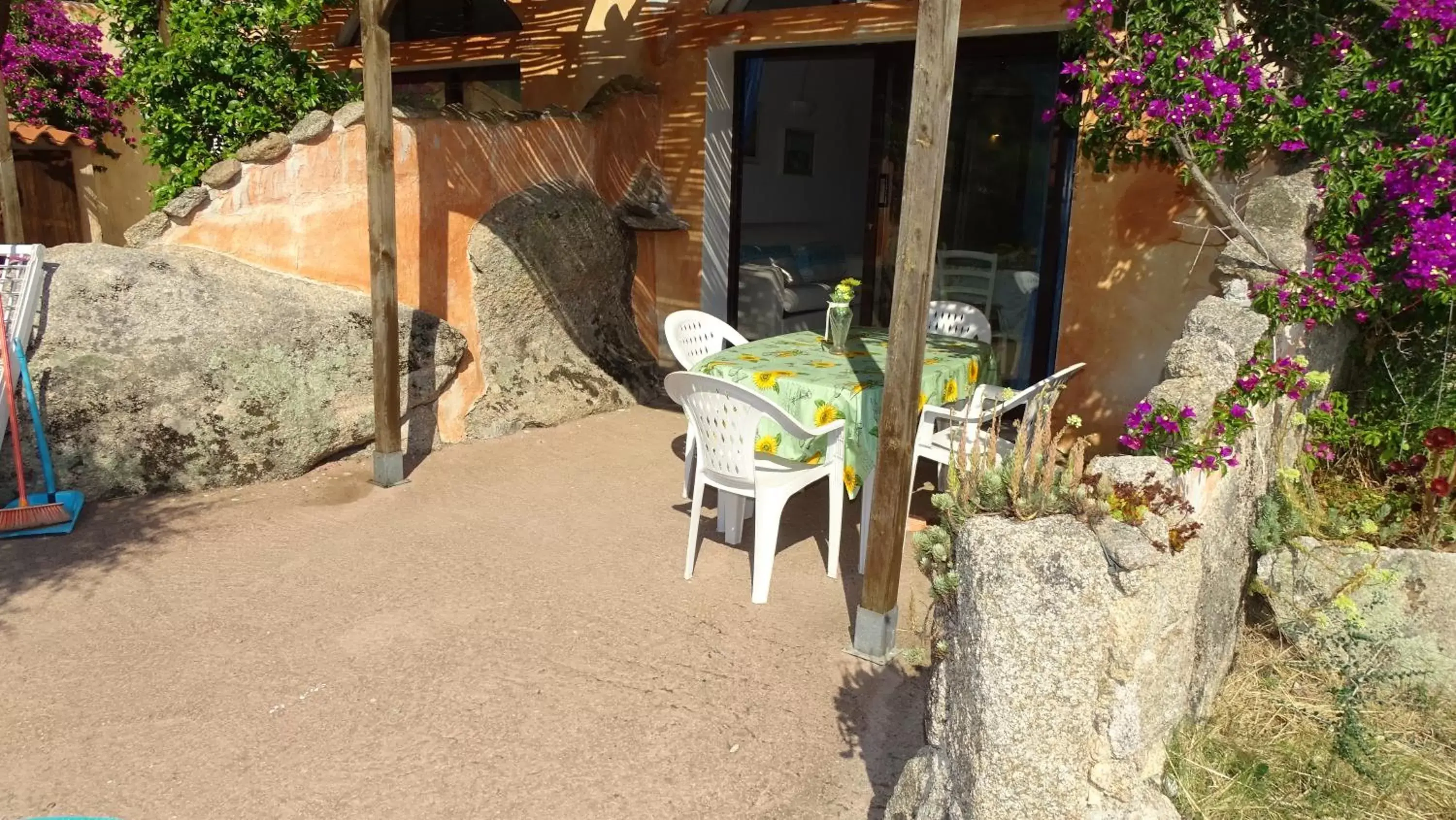 Patio in Locanda Domus De Vida Turismo Rurale