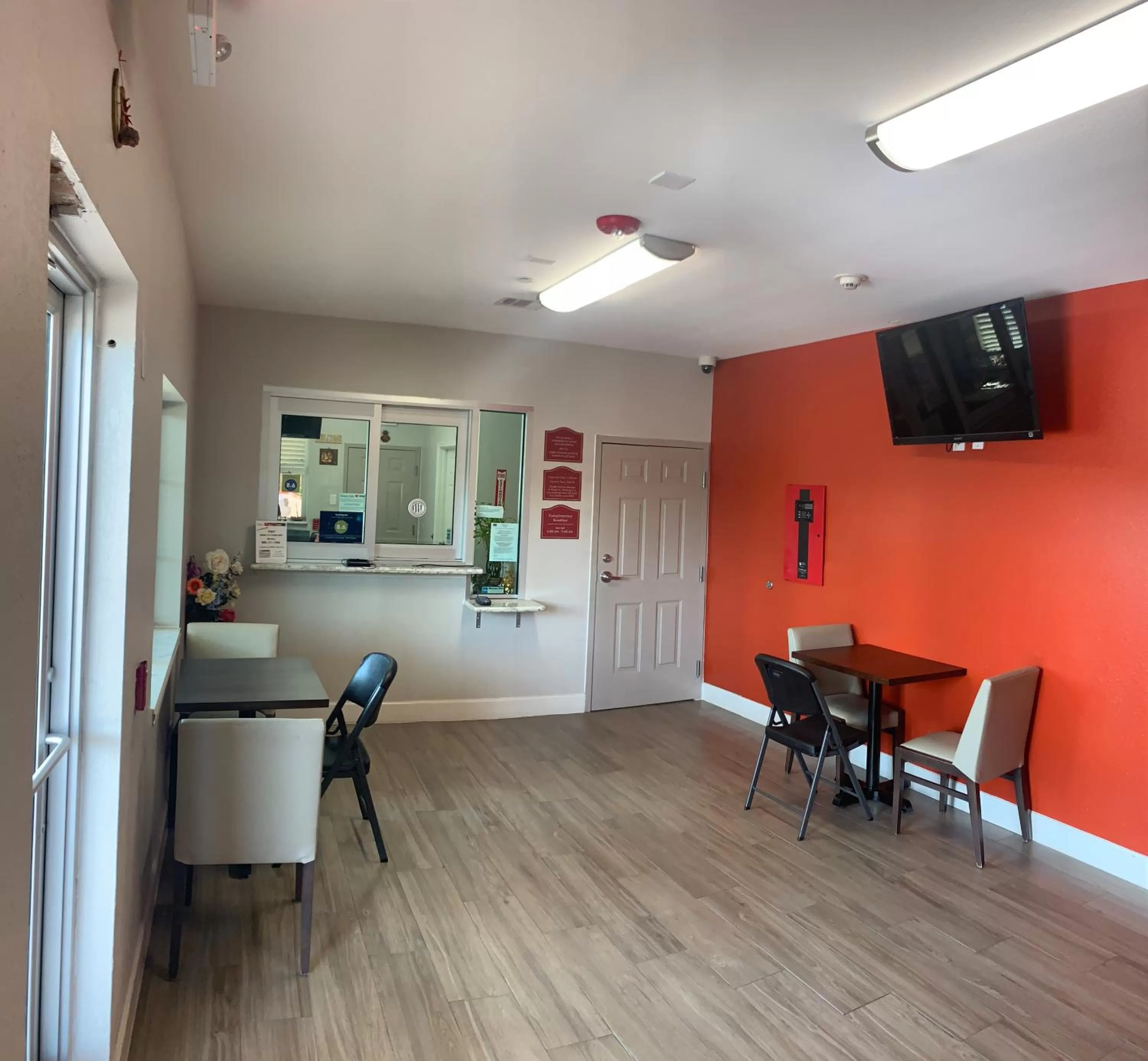 Lobby or reception in Scottish Inn & Suites - IAH Airport