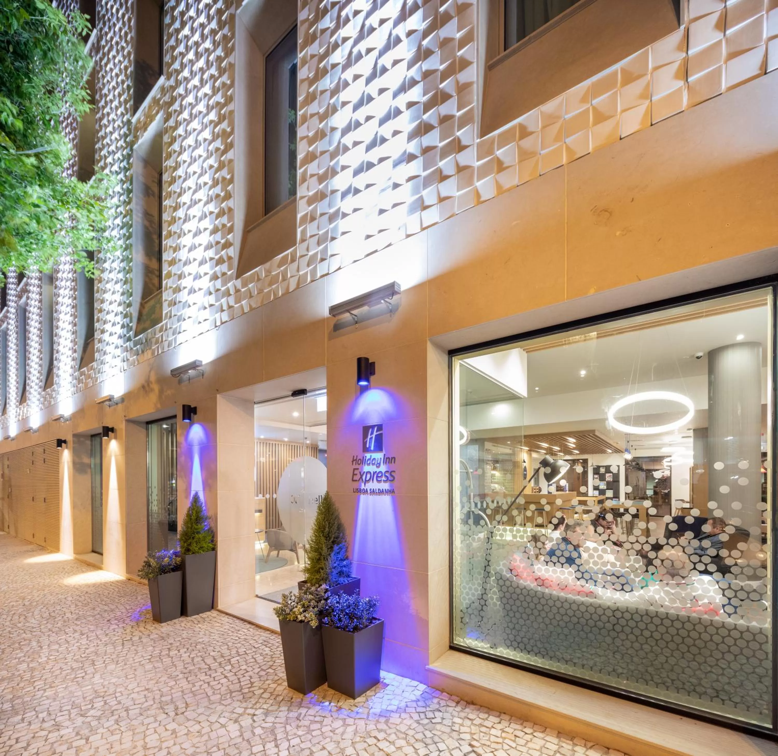 Facade/entrance in Holiday Inn Express - Lisbon - Plaza Saldanha by IHG