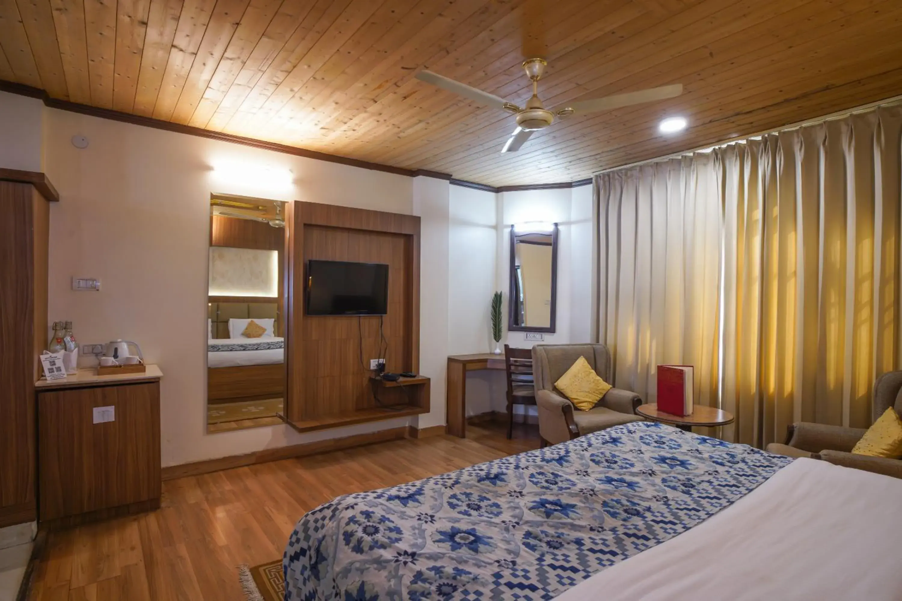 Bedroom, TV/Entertainment Center in Lall Ji Tourist Resort