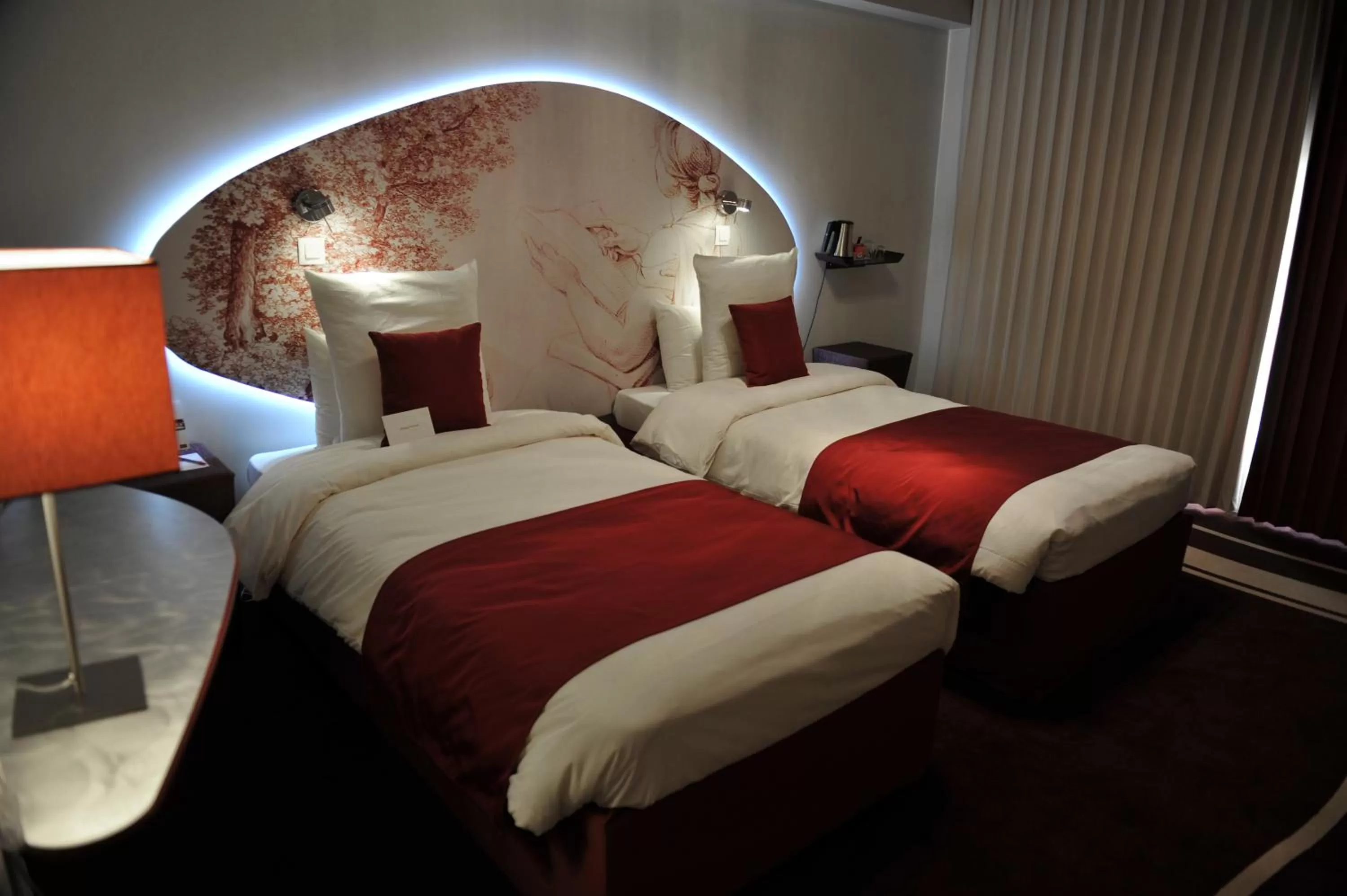 Photo of the whole room, Bed in Mercure Paris Bastille Marais